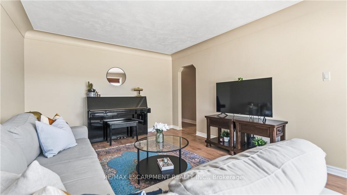 Photo 10 of 17 Alba Street, Hamilton, Stoney Creek — HOMEH