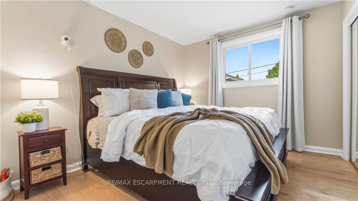 Photo 20 of 17 Alba Street, Hamilton, Stoney Creek — HOMEH