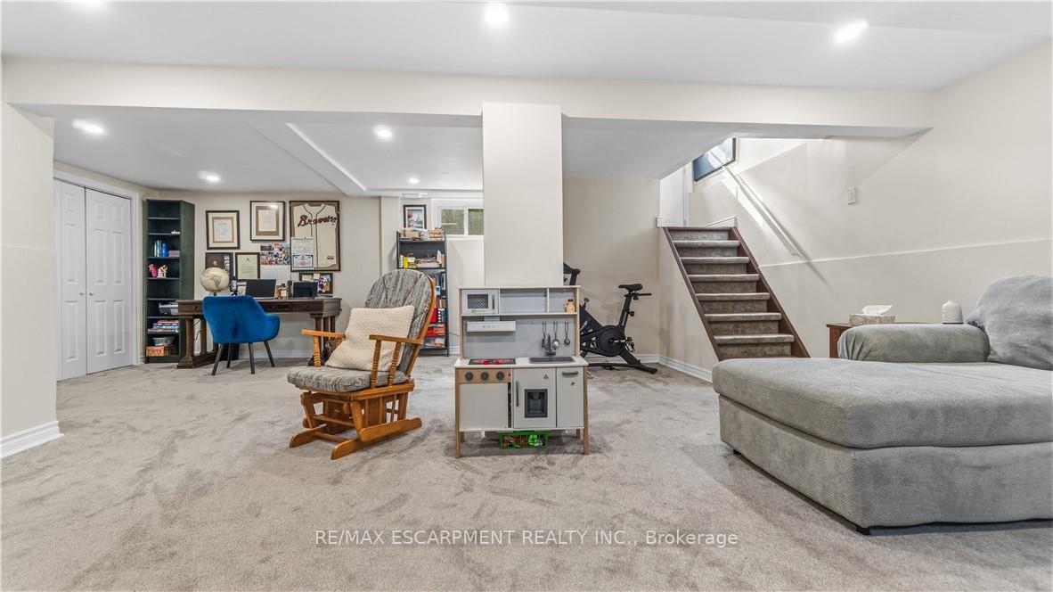 Photo 33 of 17 Alba Street, Hamilton, Stoney Creek — HOMEH