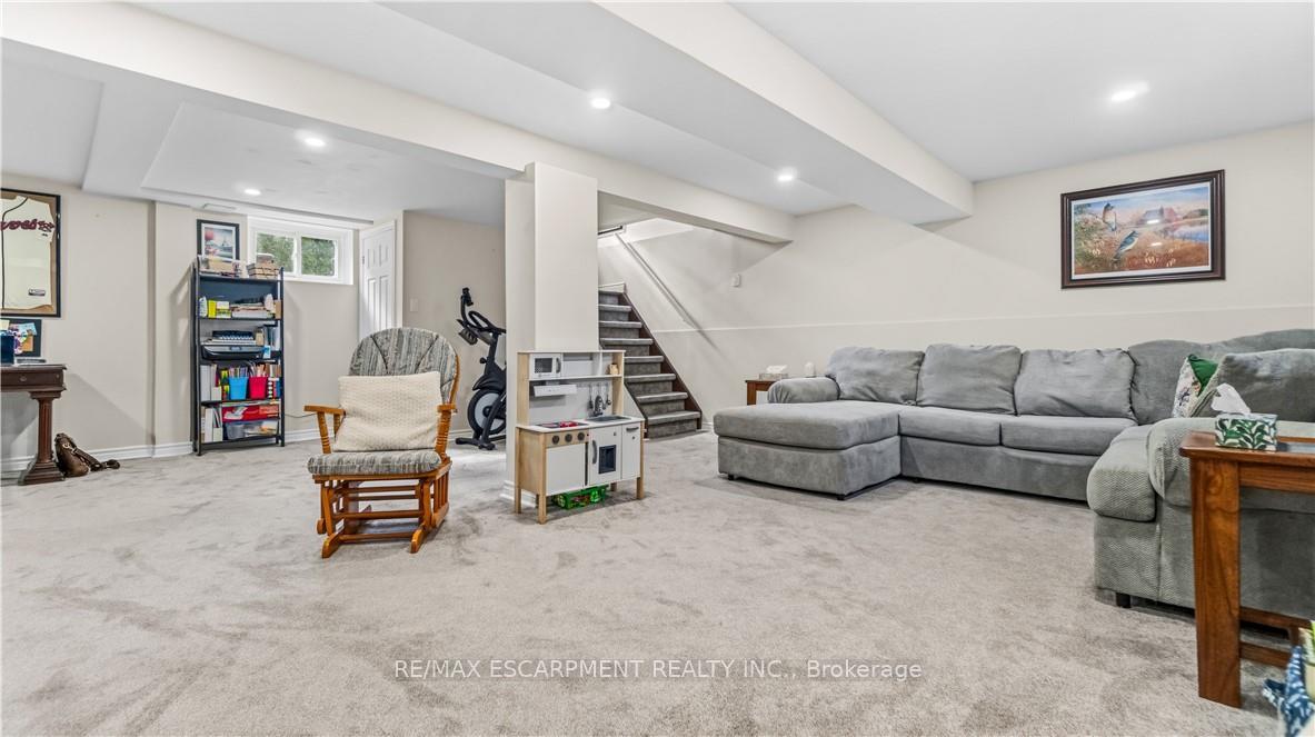 Photo 37 of 17 Alba Street, Hamilton, Stoney Creek — HOMEH