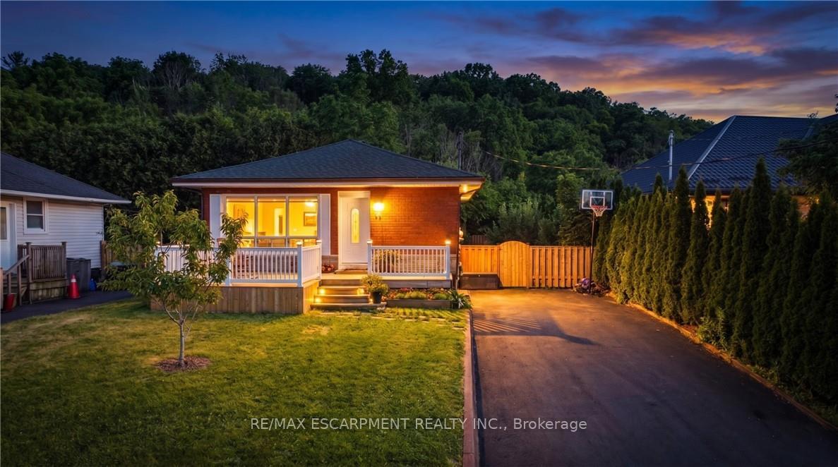 Photo 48 of 17 Alba Street, Hamilton, Stoney Creek — HOMEH