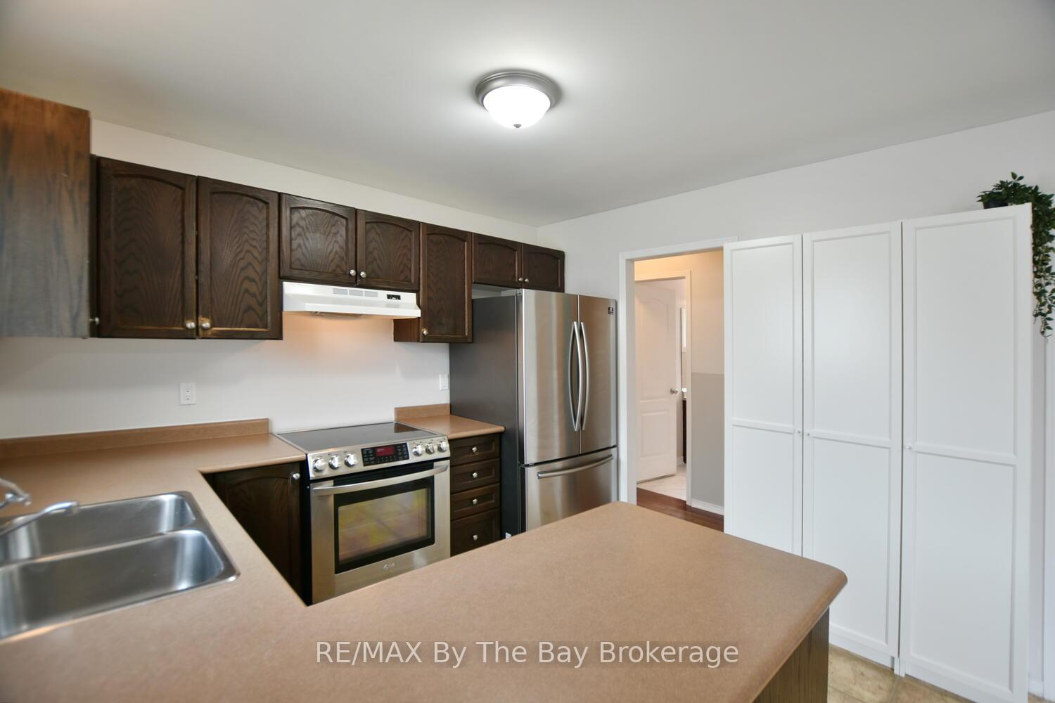 Photo 3 of 215 Montreal Street, Clearview, Stayner — HOMEH