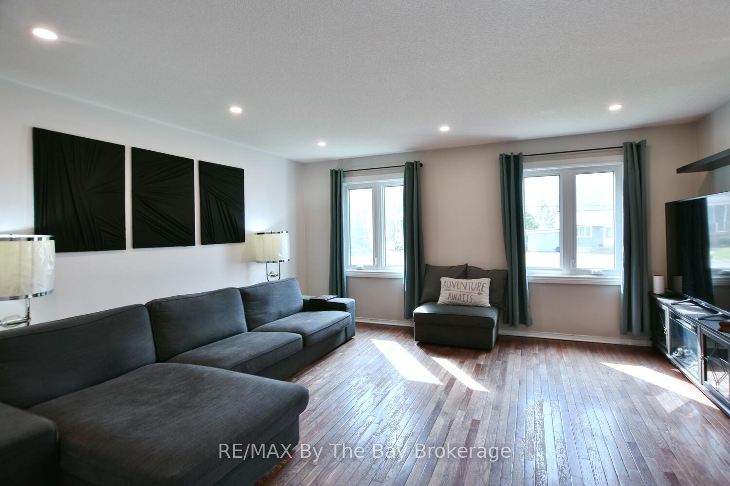 Photo 5 of 215 Montreal Street, Clearview, Stayner — HOMEH