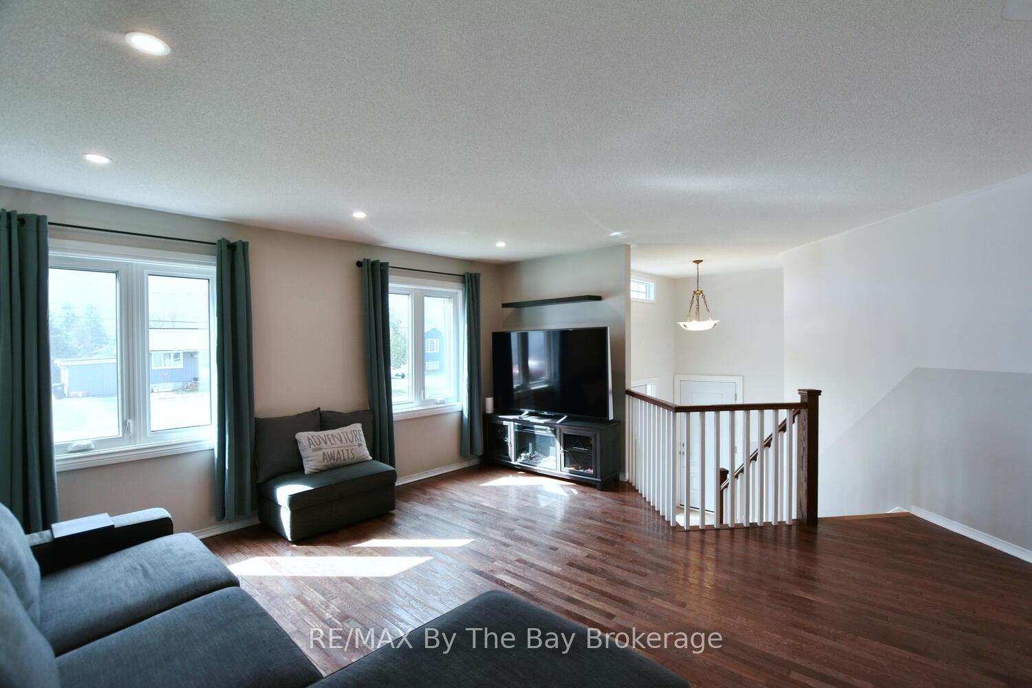 Photo 9 of 215 Montreal Street, Clearview, Stayner — HOMEH