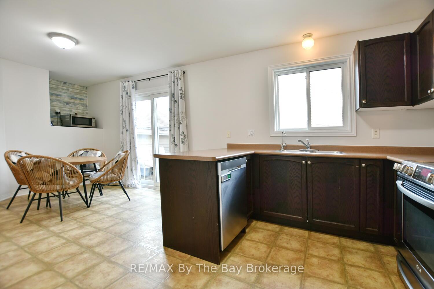 Photo 12 of 215 Montreal Street, Clearview, Stayner — HOMEH