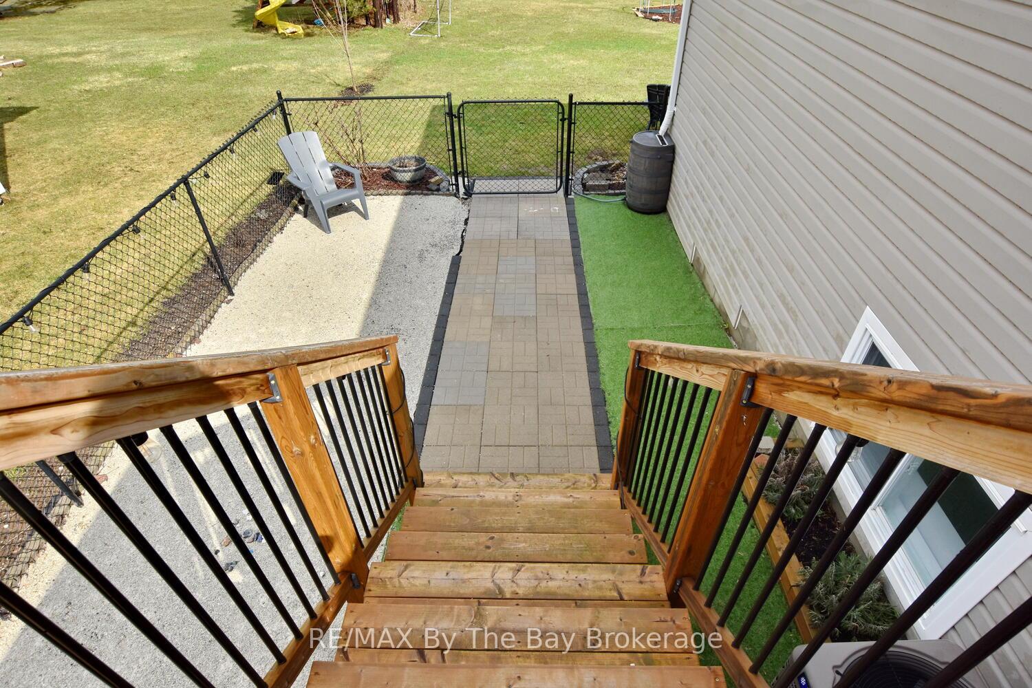 Photo 13 of 215 Montreal Street, Clearview, Stayner — HOMEH