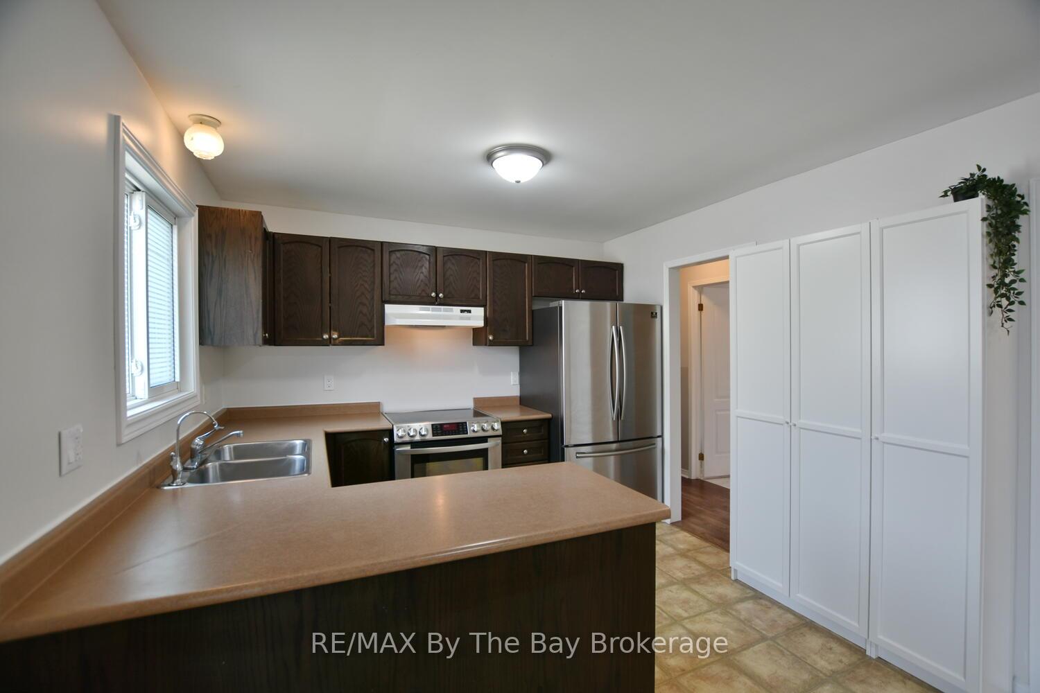 Photo 14 of 215 Montreal Street, Clearview, Stayner — HOMEH