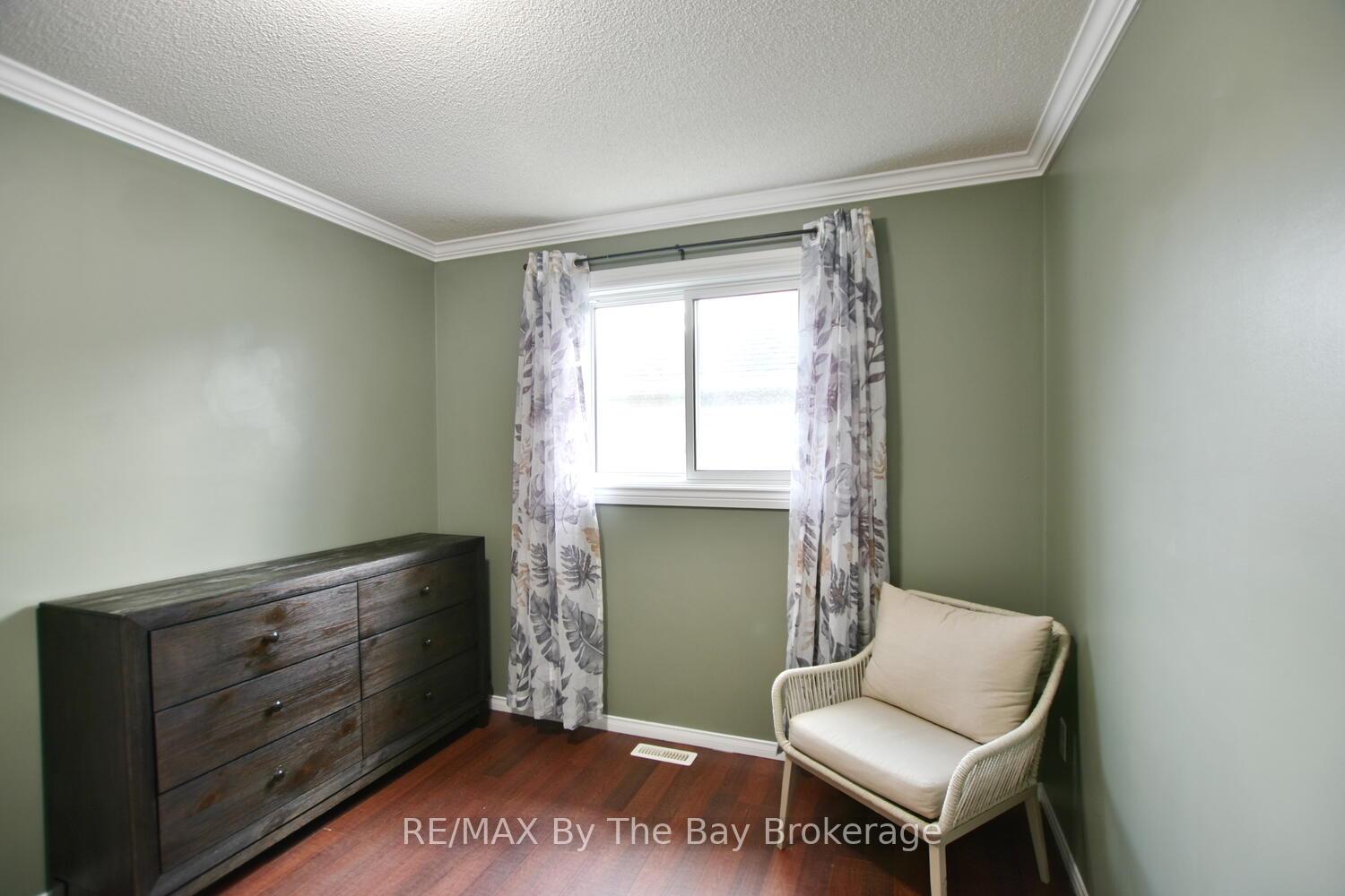 Photo 15 of 215 Montreal Street, Clearview, Stayner — HOMEH