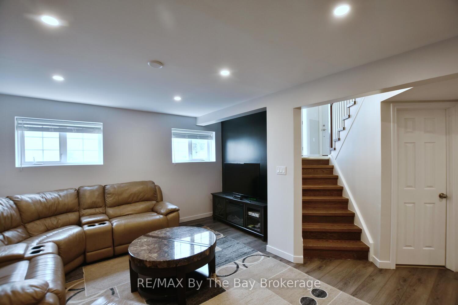 Photo 23 of 215 Montreal Street, Clearview, Stayner — HOMEH