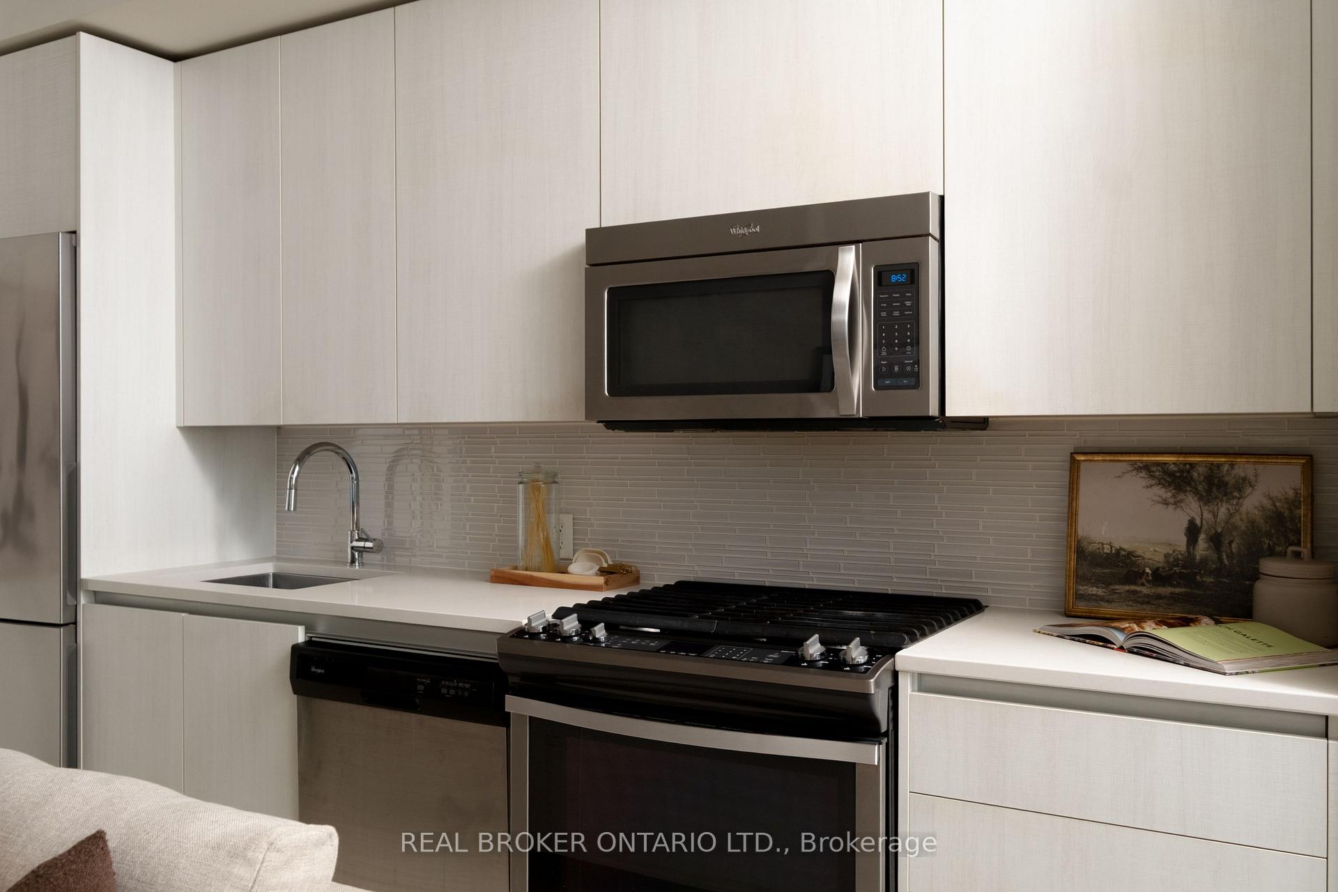 Photo 6 of Unit 508, 111 Bathurst Street, Toronto, Waterfront Communities — HOMEH