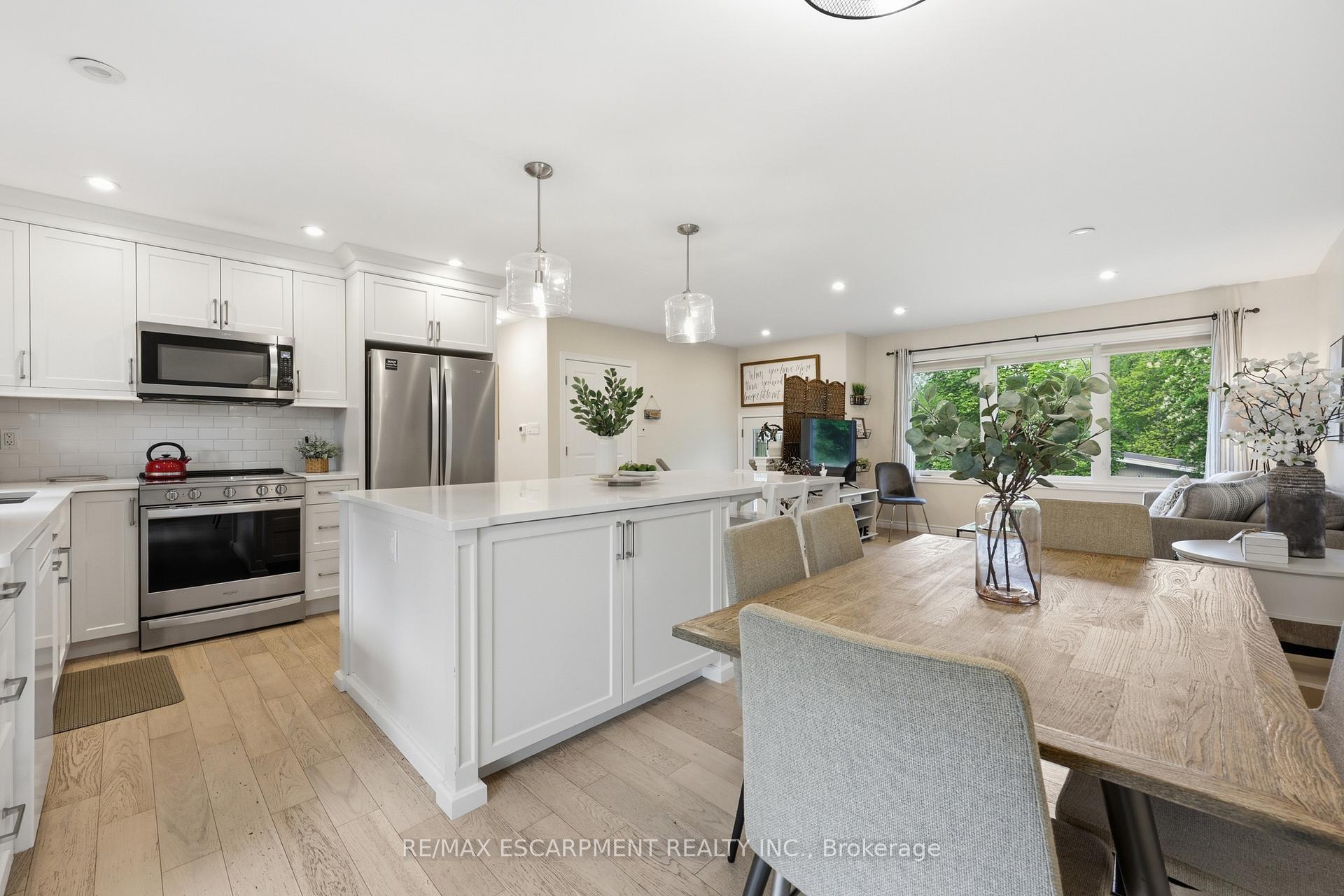 Photo 10 of 52 Grand Avenue, Haldimand — HOMEH