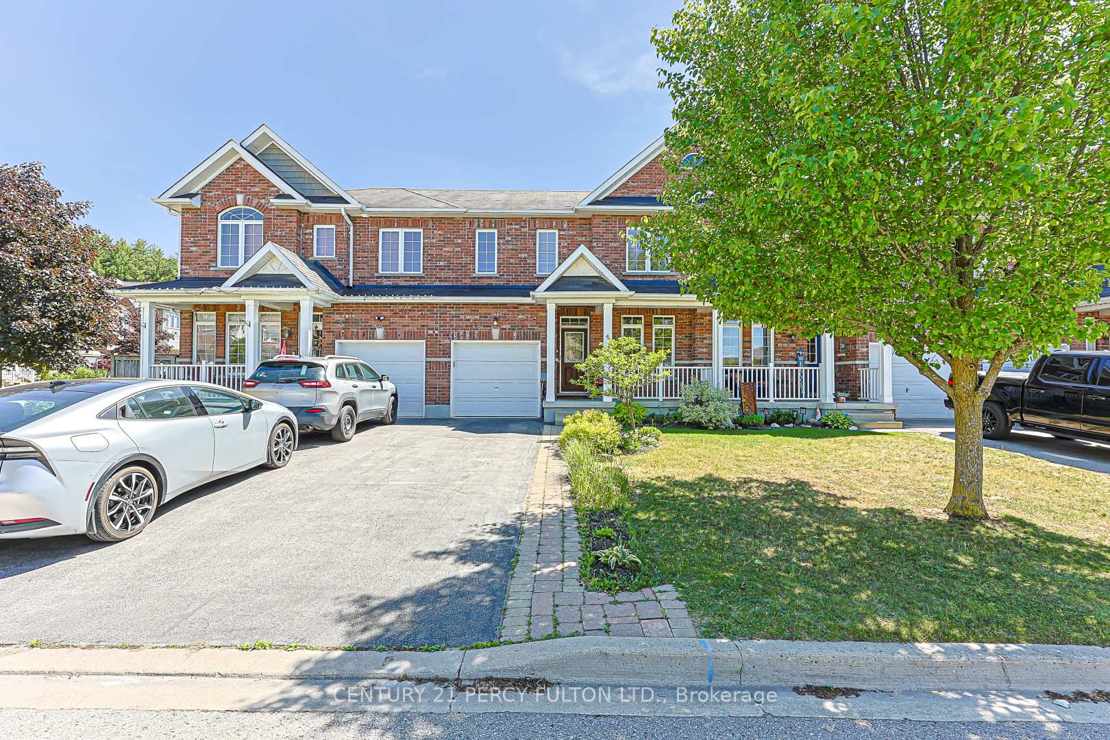 Photo 2 of 42 Arthur Case Crescent, East Gwillimbury, Mt Albert — HOMEH