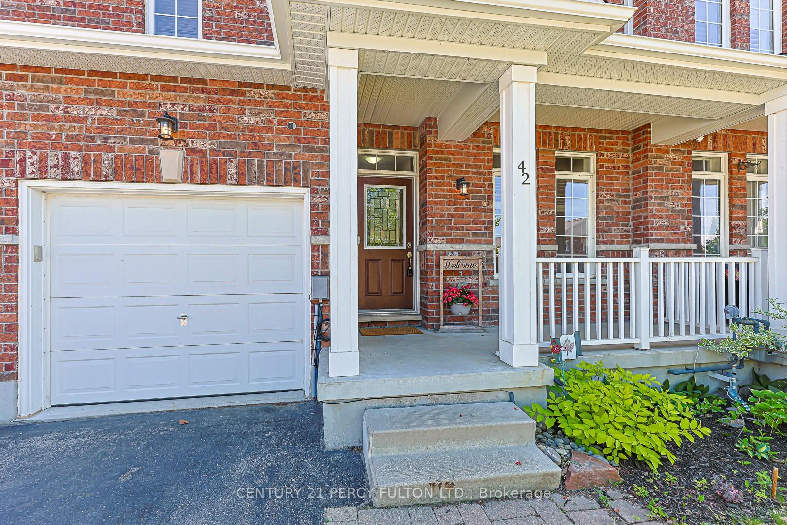 Photo 4 of 42 Arthur Case Crescent, East Gwillimbury, Mt Albert — HOMEH