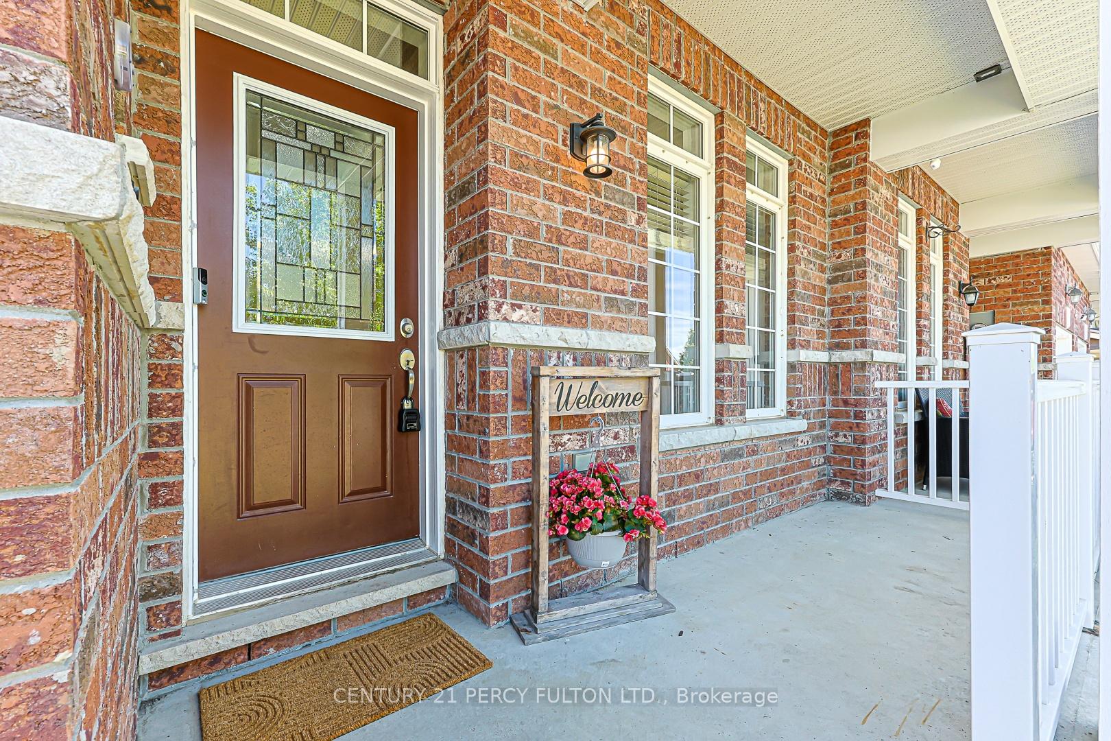 Photo 5 of 42 Arthur Case Crescent, East Gwillimbury, Mt Albert — HOMEH