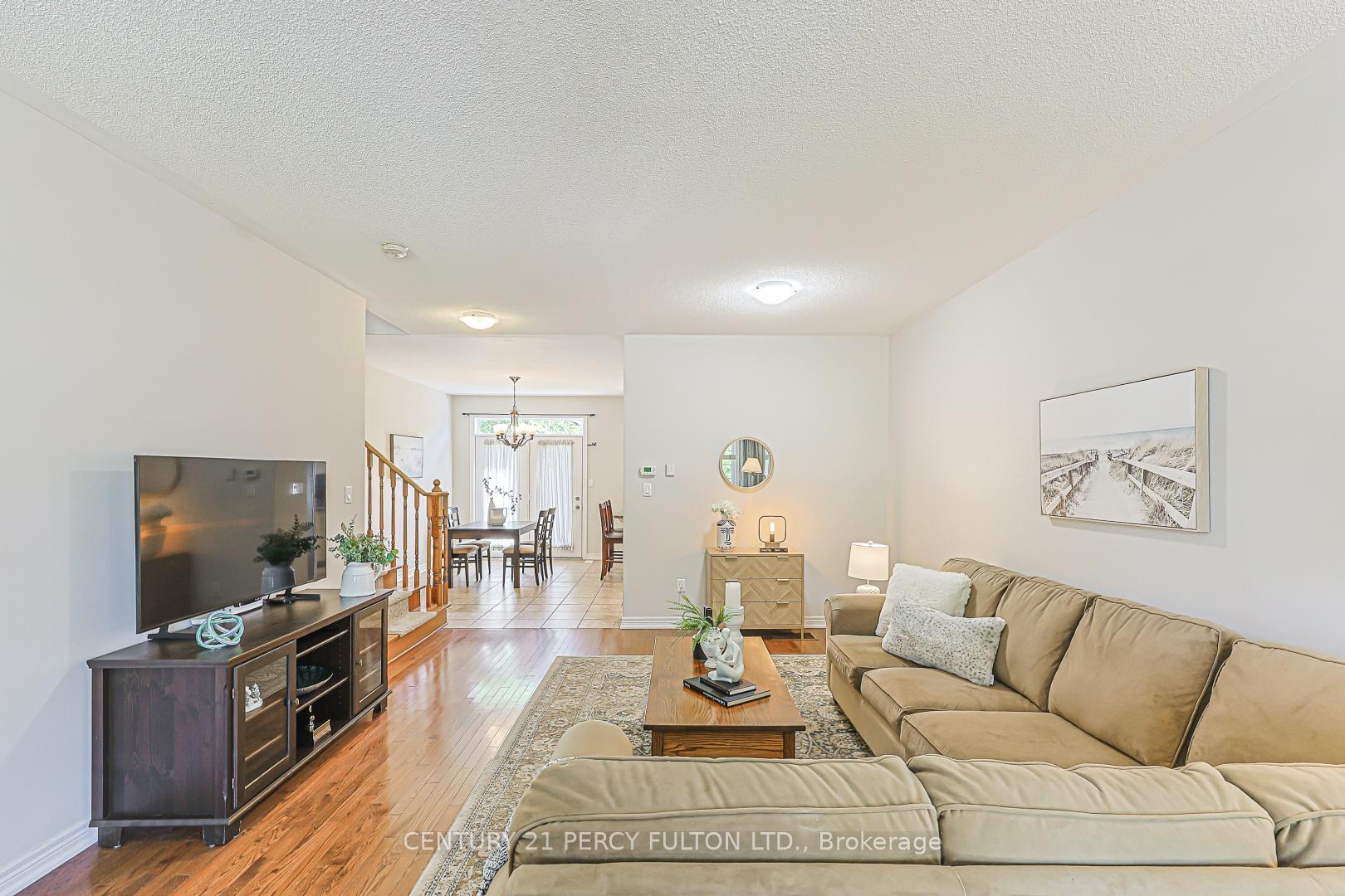 Photo 6 of 42 Arthur Case Crescent, East Gwillimbury, Mt Albert — HOMEH