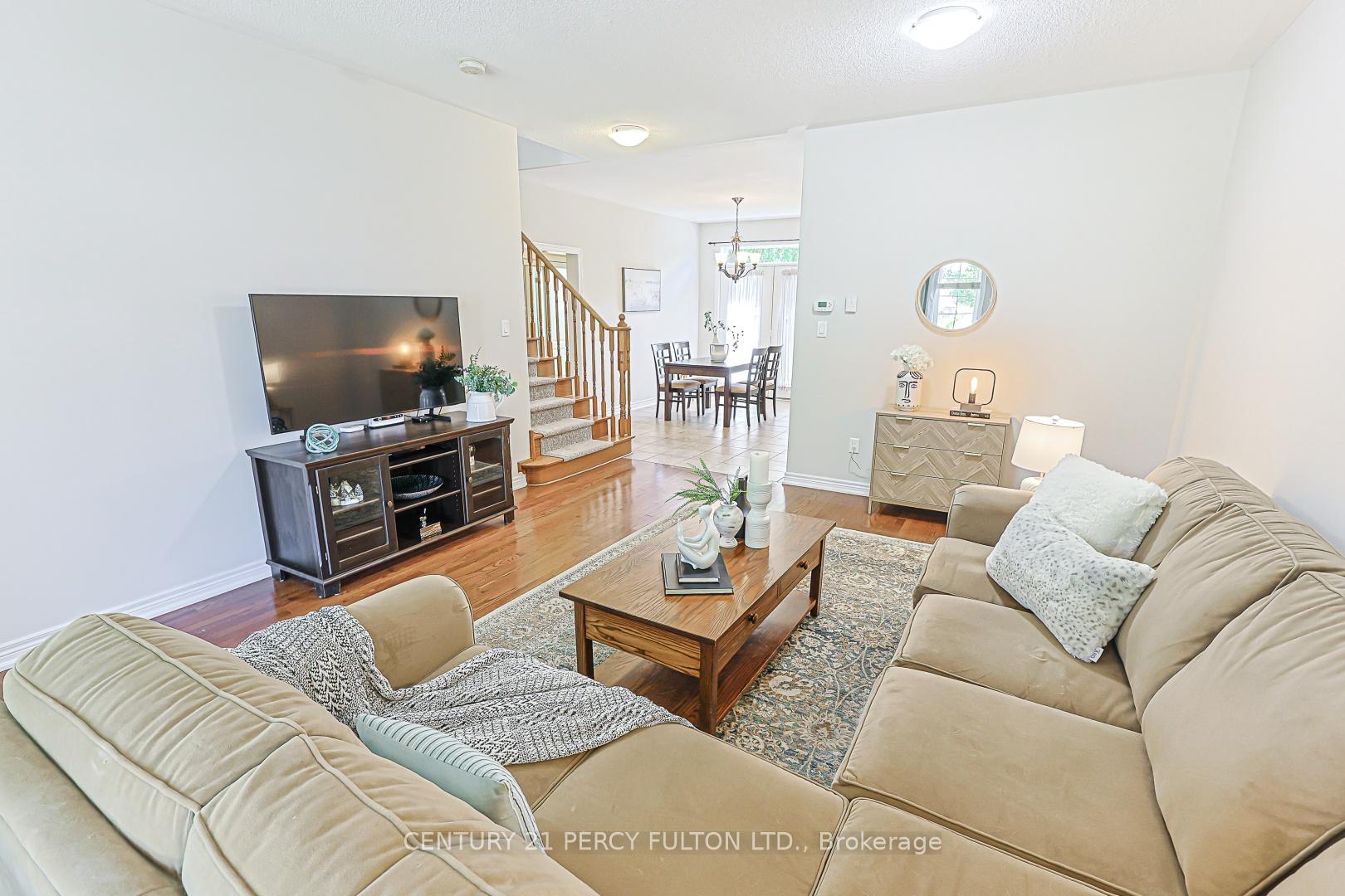 Photo 7 of 42 Arthur Case Crescent, East Gwillimbury, Mt Albert — HOMEH