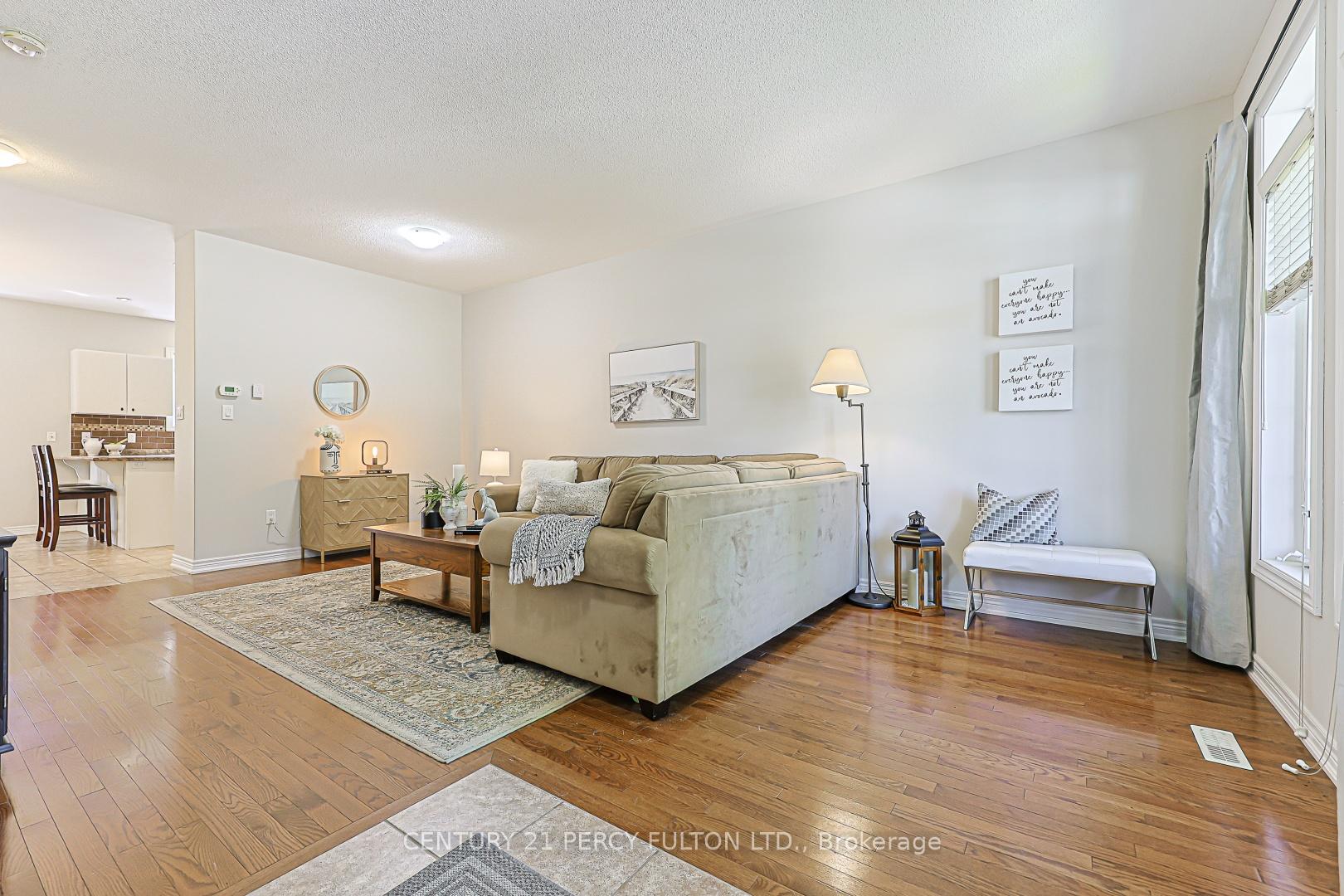 Photo 8 of 42 Arthur Case Crescent, East Gwillimbury, Mt Albert — HOMEH