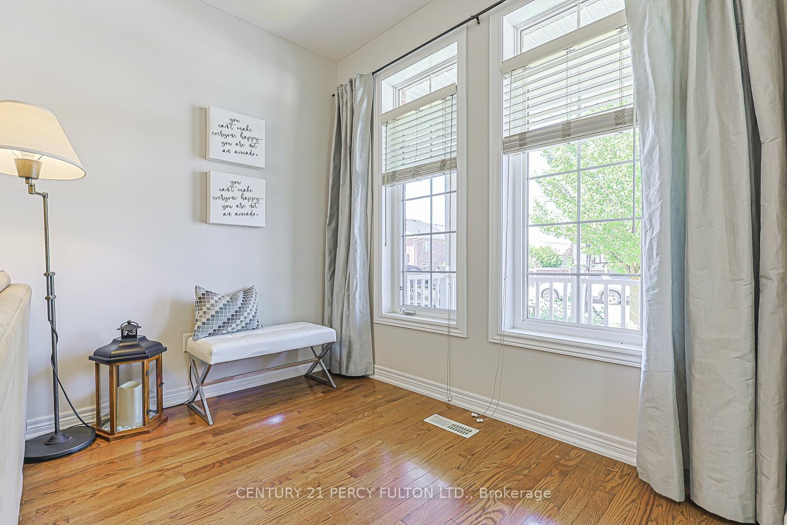 Photo 9 of 42 Arthur Case Crescent, East Gwillimbury, Mt Albert — HOMEH