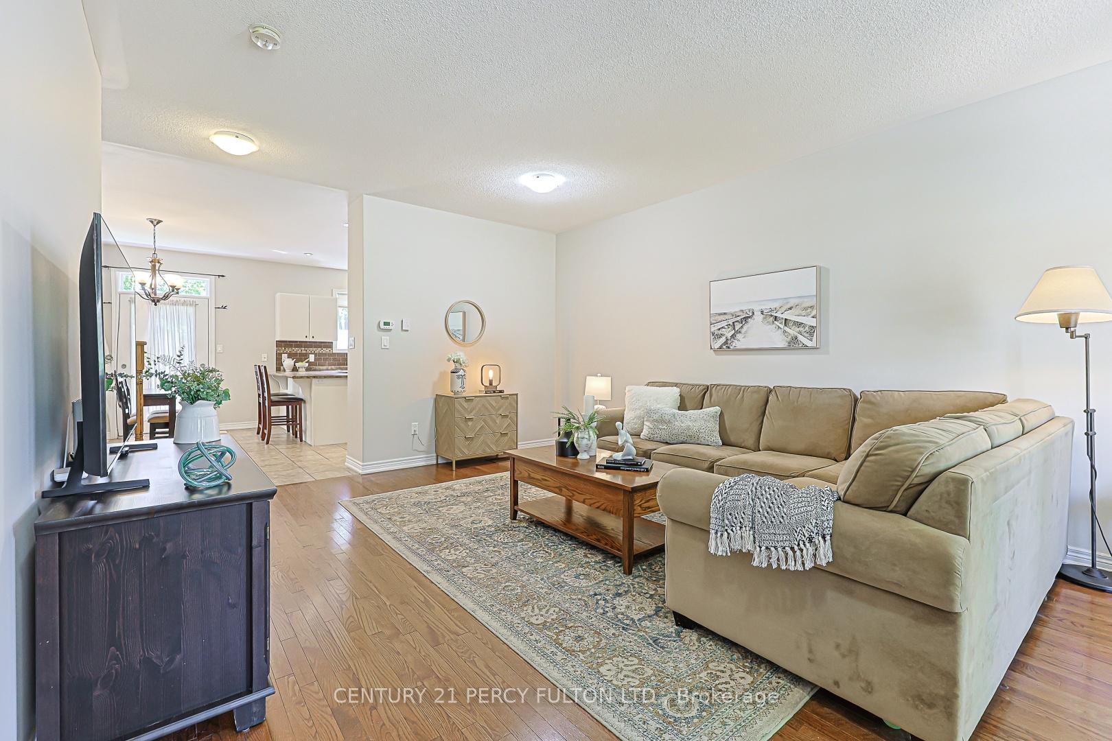Photo 10 of 42 Arthur Case Crescent, East Gwillimbury, Mt Albert — HOMEH