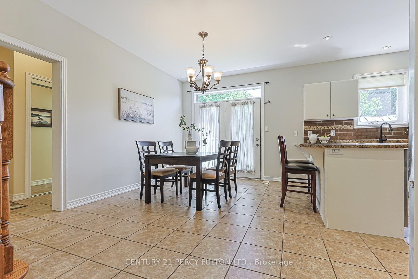 Photo 12 of 42 Arthur Case Crescent, East Gwillimbury, Mt Albert — HOMEH