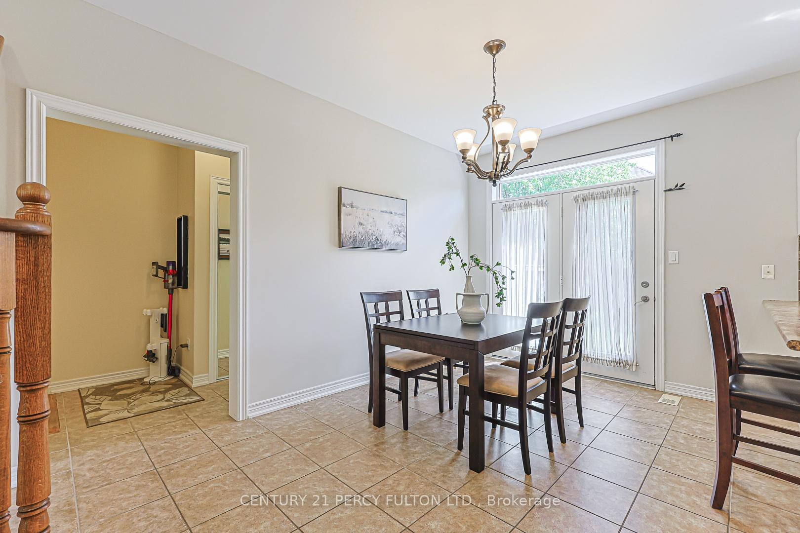 Photo 13 of 42 Arthur Case Crescent, East Gwillimbury, Mt Albert — HOMEH