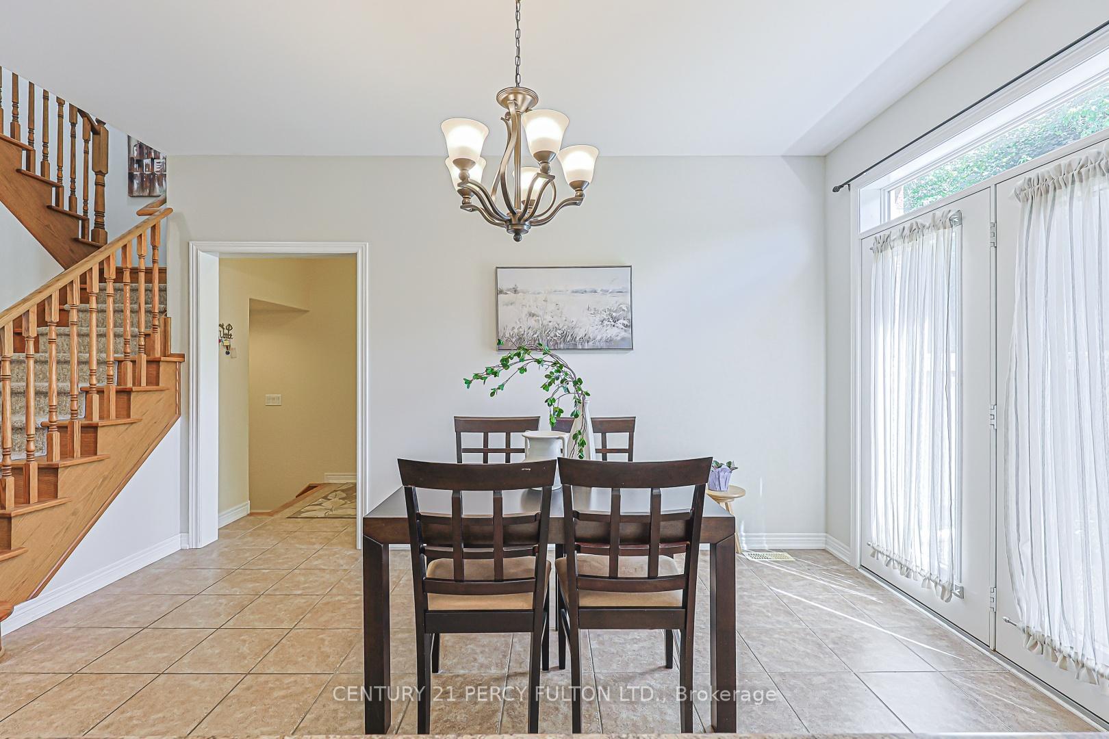 Photo 14 of 42 Arthur Case Crescent, East Gwillimbury, Mt Albert — HOMEH