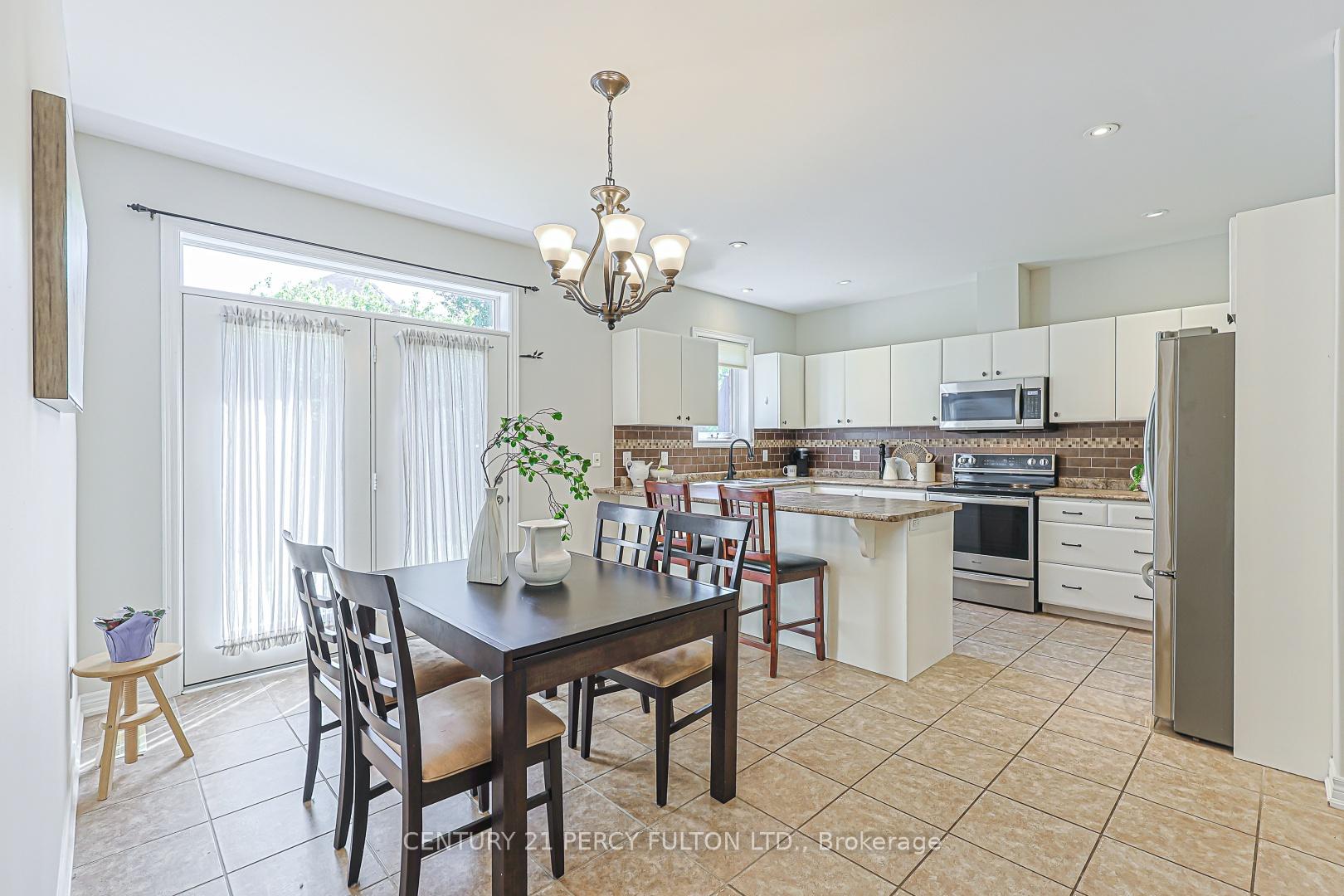 Photo 15 of 42 Arthur Case Crescent, East Gwillimbury, Mt Albert — HOMEH