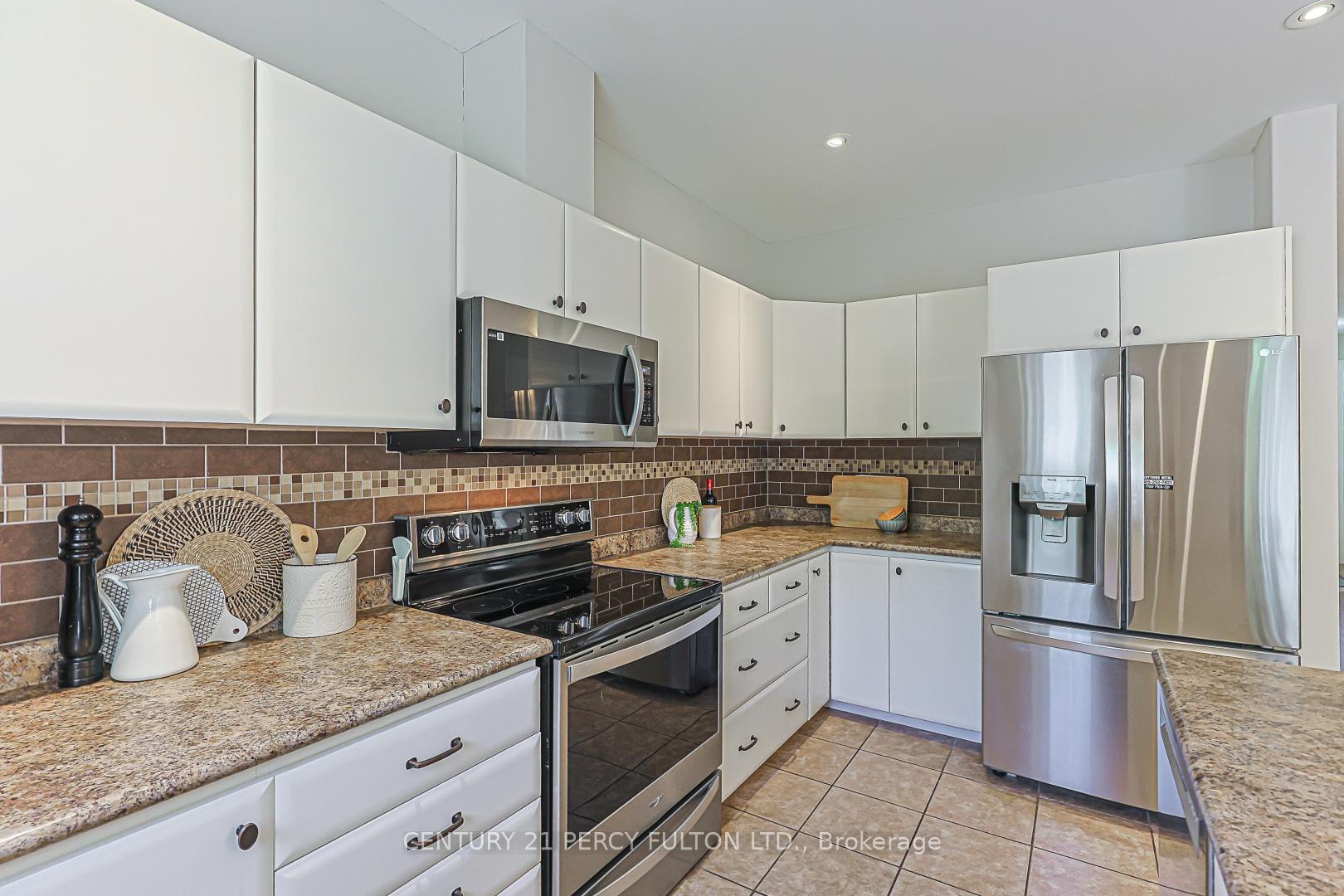 Photo 18 of 42 Arthur Case Crescent, East Gwillimbury, Mt Albert — HOMEH