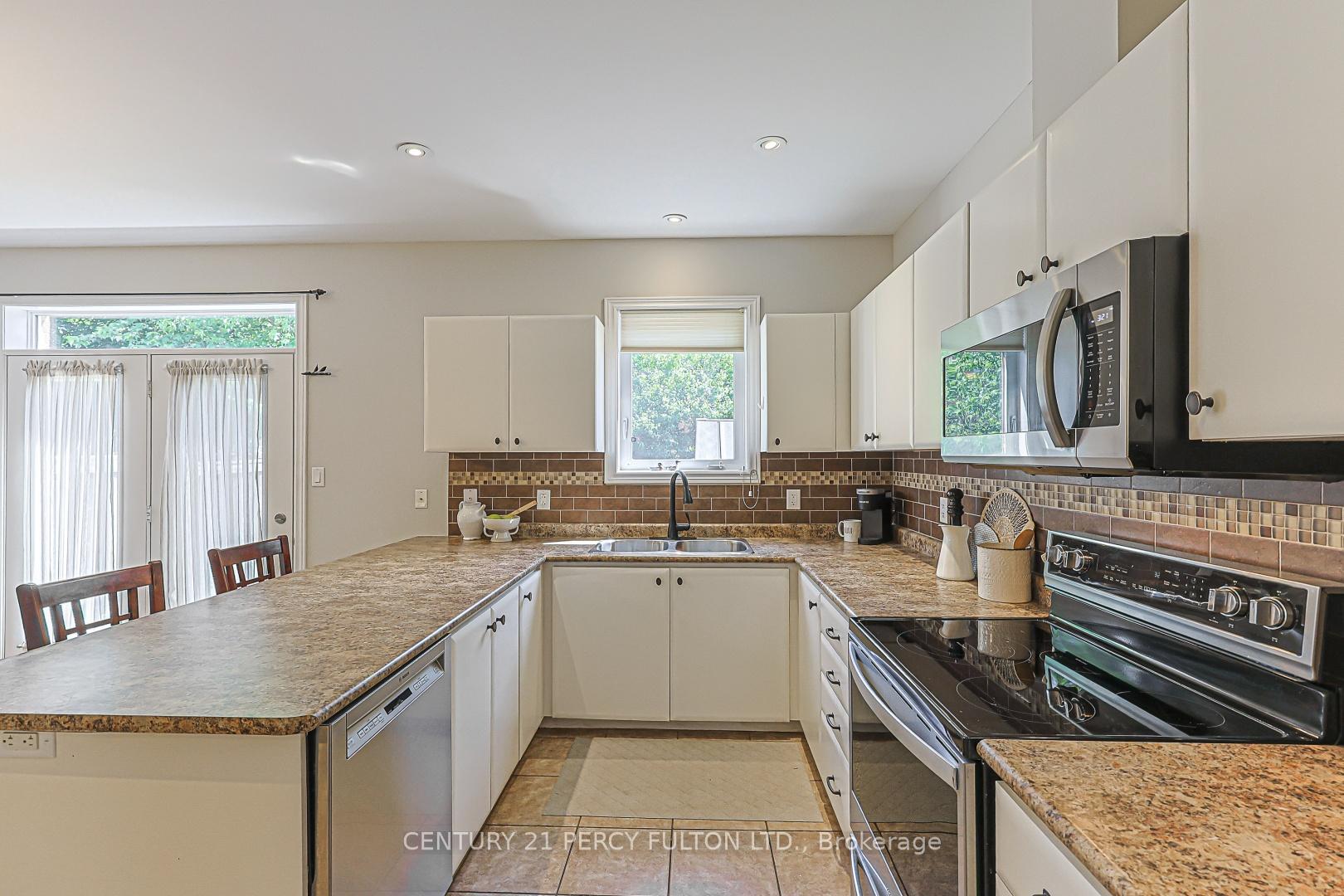 Photo 19 of 42 Arthur Case Crescent, East Gwillimbury, Mt Albert — HOMEH