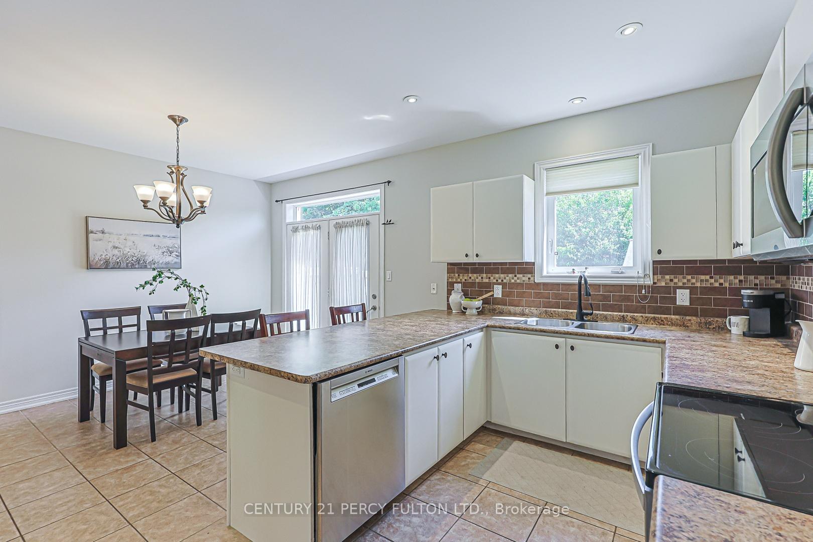 Photo 20 of 42 Arthur Case Crescent, East Gwillimbury, Mt Albert — HOMEH