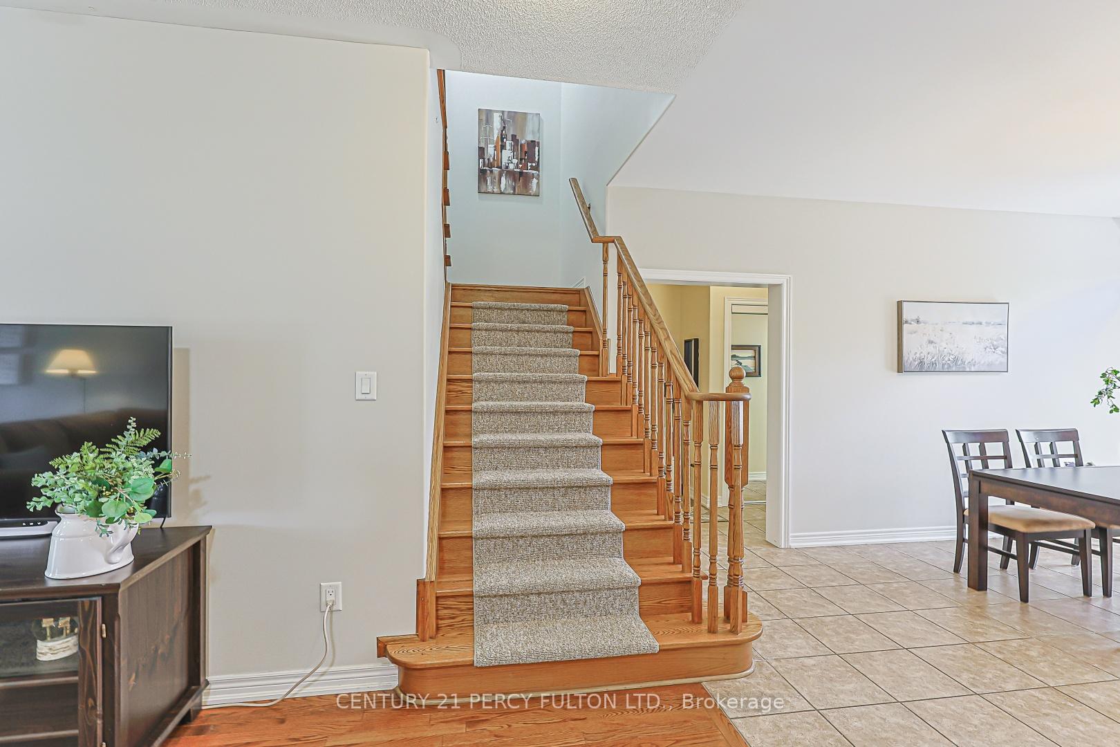 Photo 25 of 42 Arthur Case Crescent, East Gwillimbury, Mt Albert — HOMEH