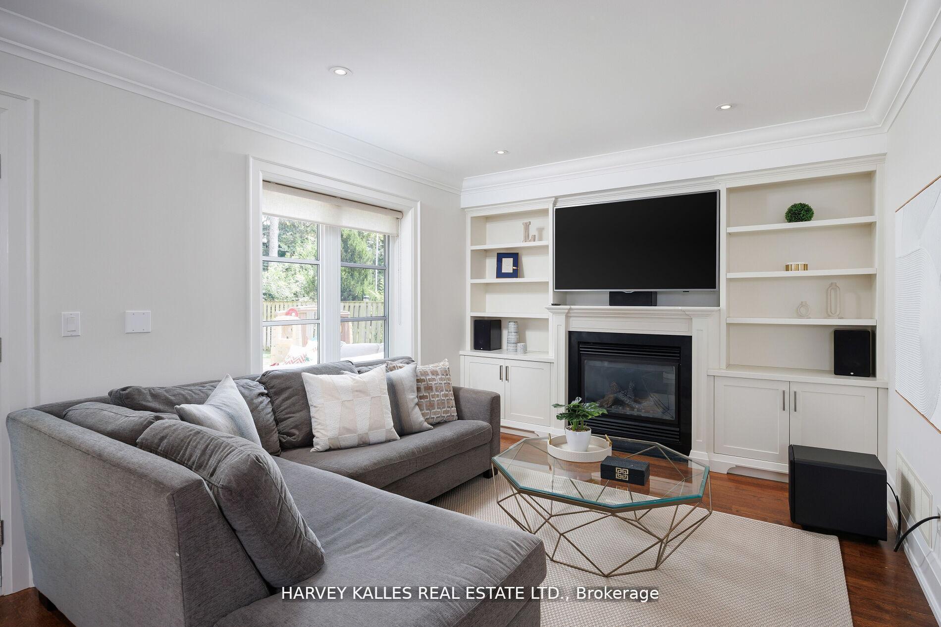 Photo 17 of 38 Westmount Park Road, Etobicoke, Humber Heights — HOMEH