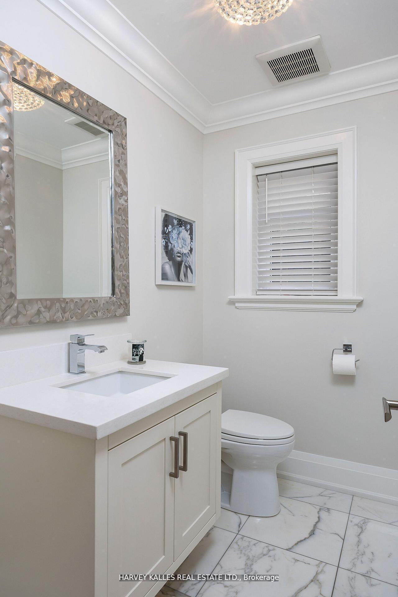 Photo 19 of 38 Westmount Park Road, Etobicoke, Humber Heights — HOMEH