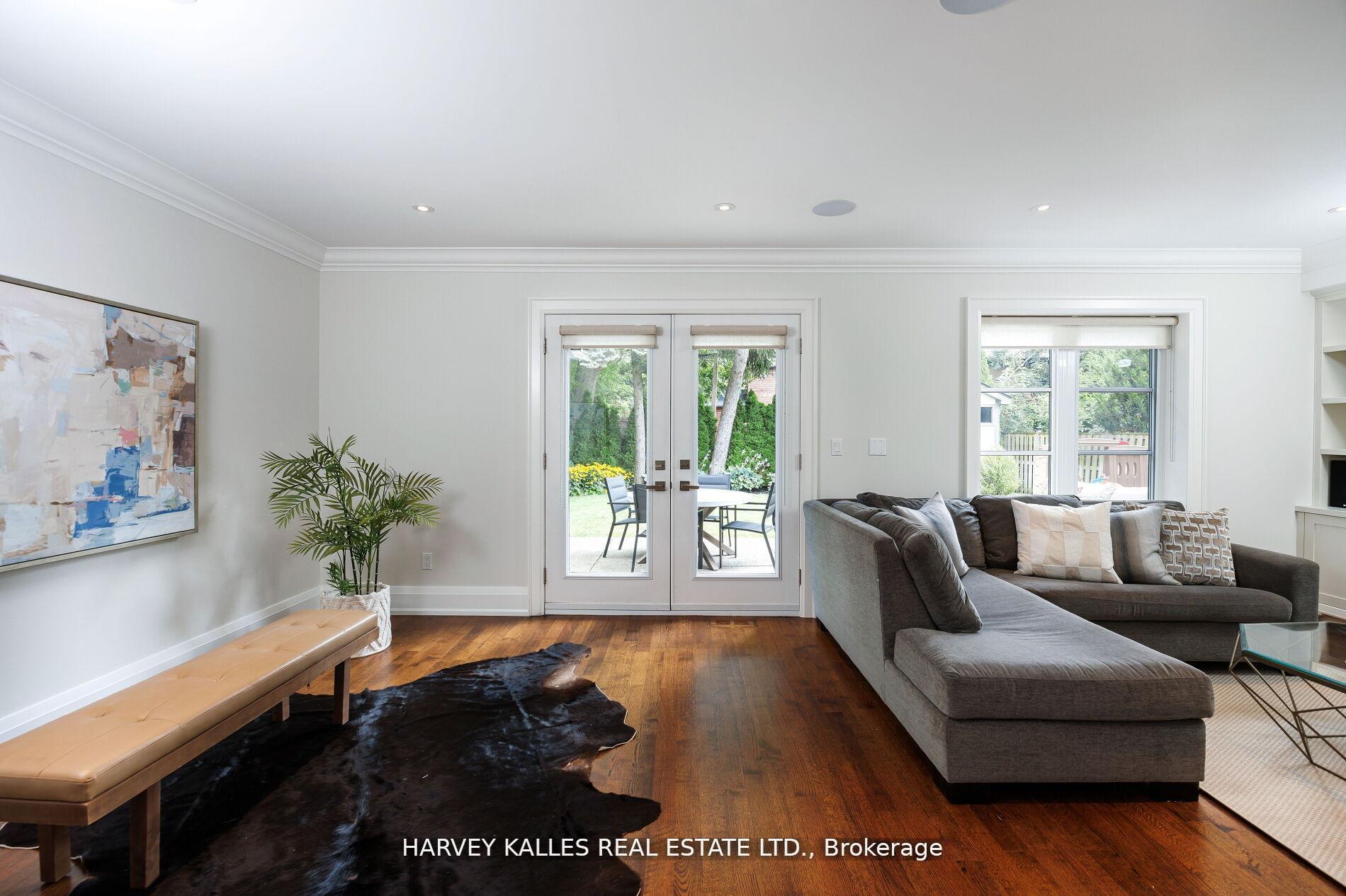 Photo 21 of 38 Westmount Park Road, Etobicoke, Humber Heights — HOMEH