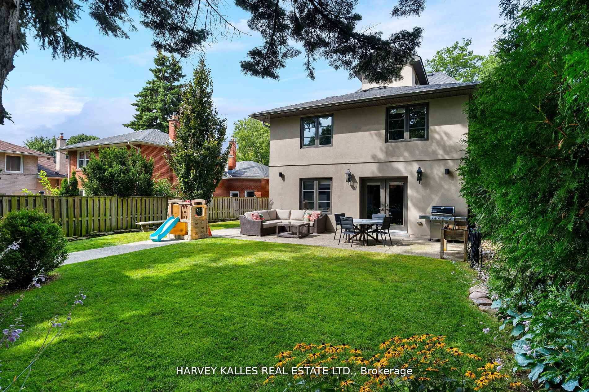 Photo 23 of 38 Westmount Park Road, Etobicoke, Humber Heights — HOMEH