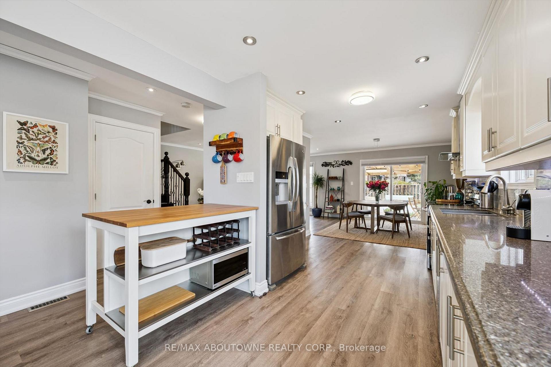 Photo 8 of 395 Maidstone Crescent, Oakville, Glen Abbey — HOMEH
