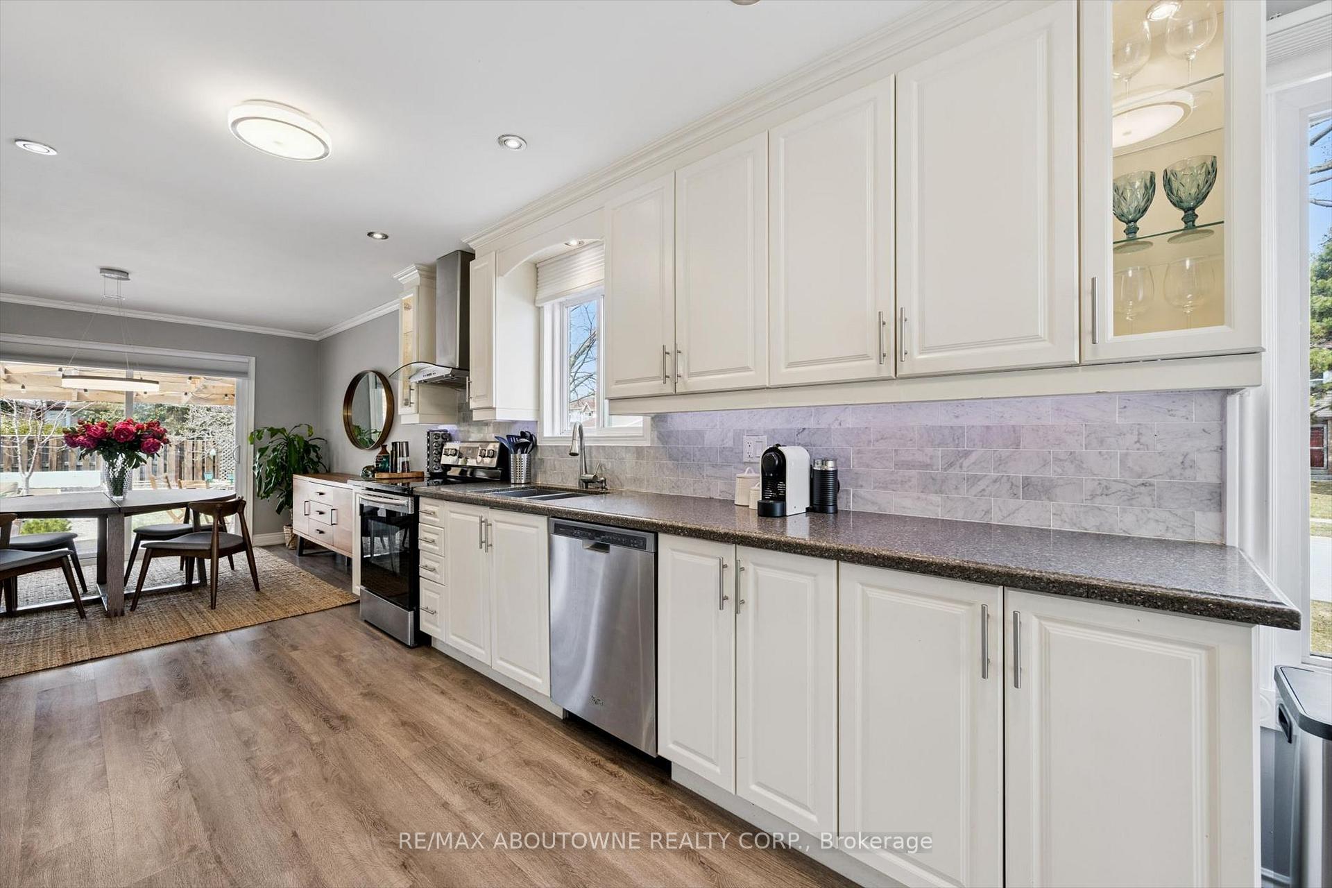 Photo 9 of 395 Maidstone Crescent, Oakville, Glen Abbey — HOMEH