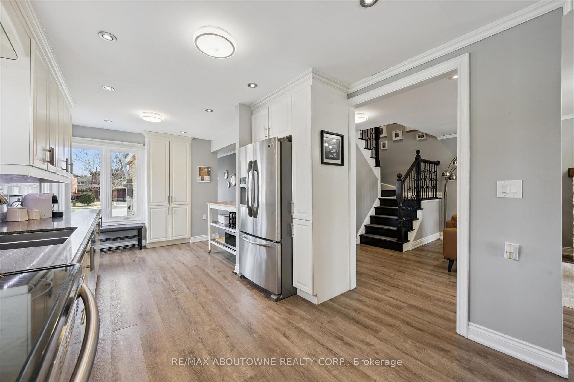 Photo 11 of 395 Maidstone Crescent, Oakville, Glen Abbey — HOMEH