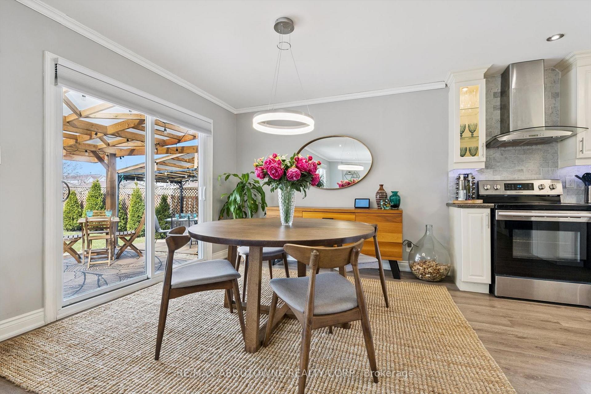Photo 12 of 395 Maidstone Crescent, Oakville, Glen Abbey — HOMEH