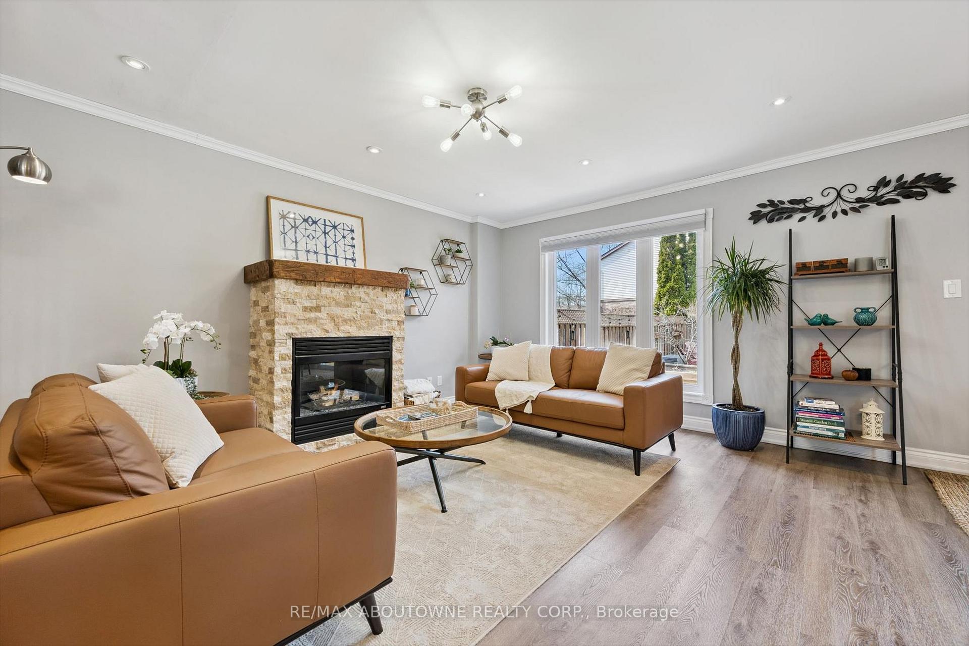 Photo 16 of 395 Maidstone Crescent, Oakville, Glen Abbey — HOMEH
