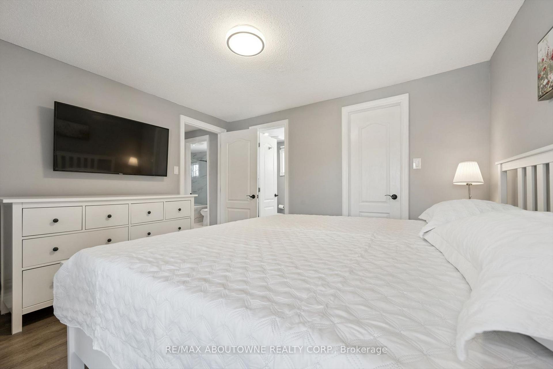 Photo 19 of 395 Maidstone Crescent, Oakville, Glen Abbey — HOMEH