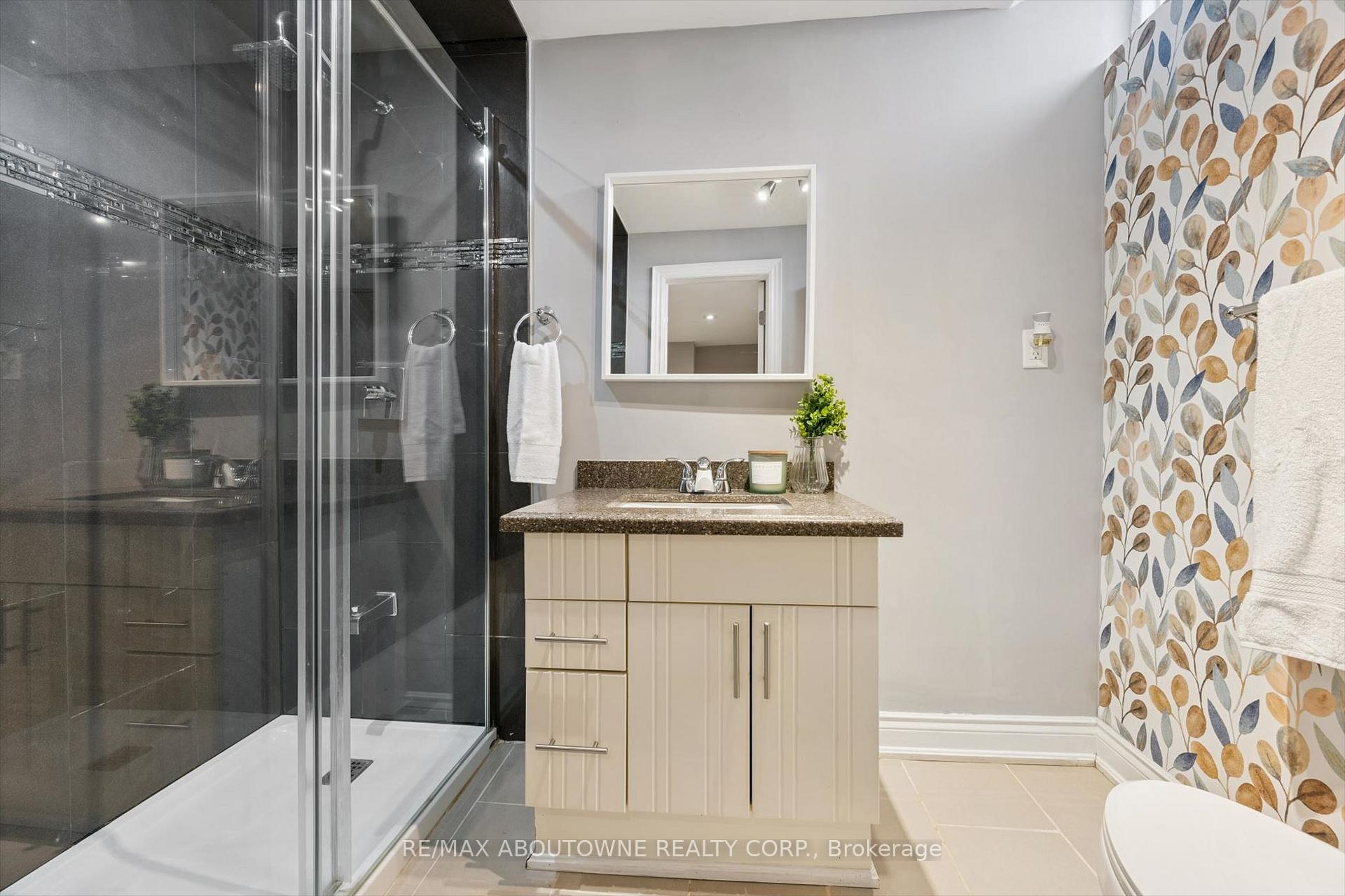 Photo 33 of 395 Maidstone Crescent, Oakville, Glen Abbey — HOMEH