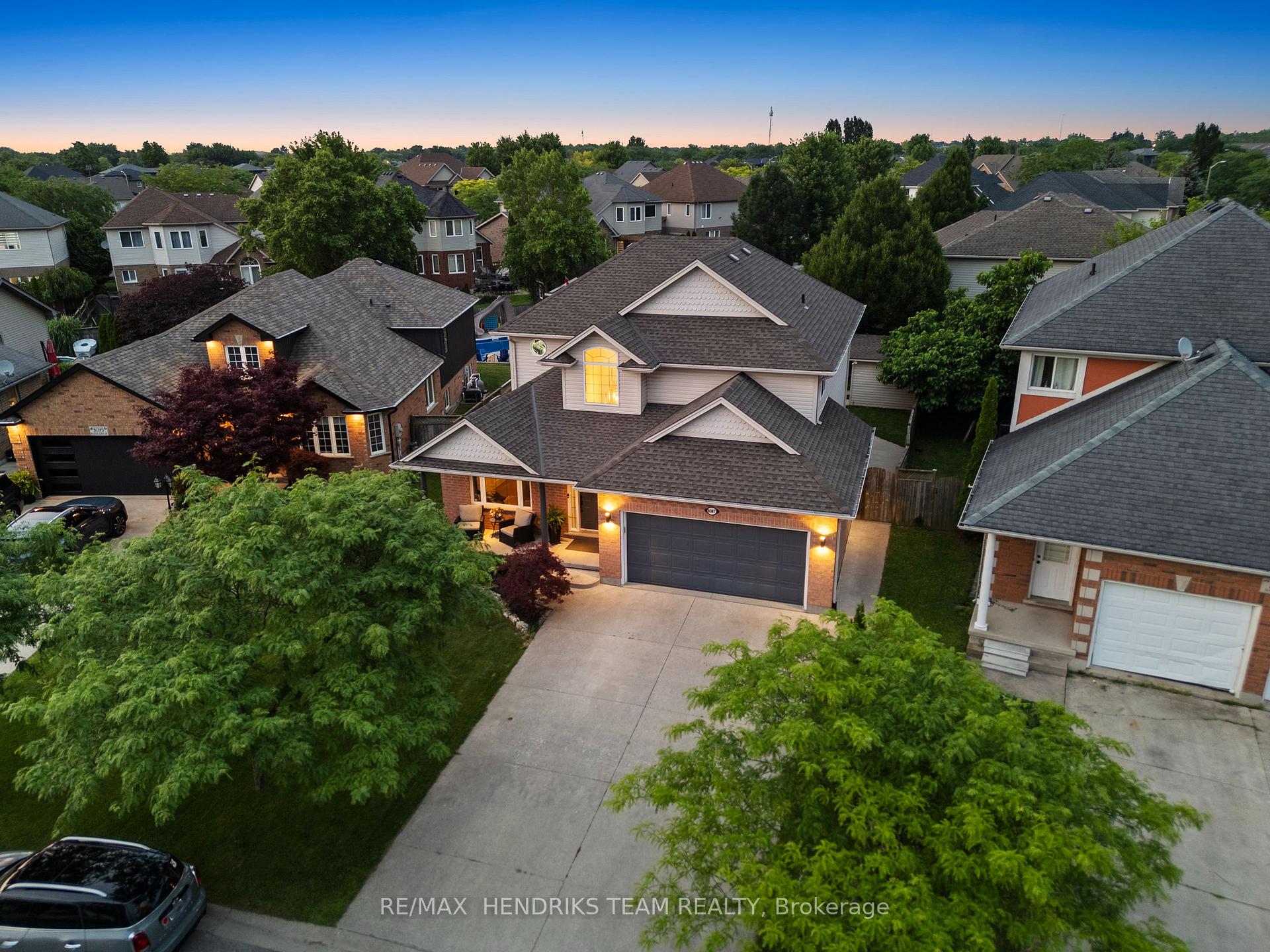 Photo 2 of 8087 Beaver Glen Drive, Niagara Falls, Ascot — HOMEH