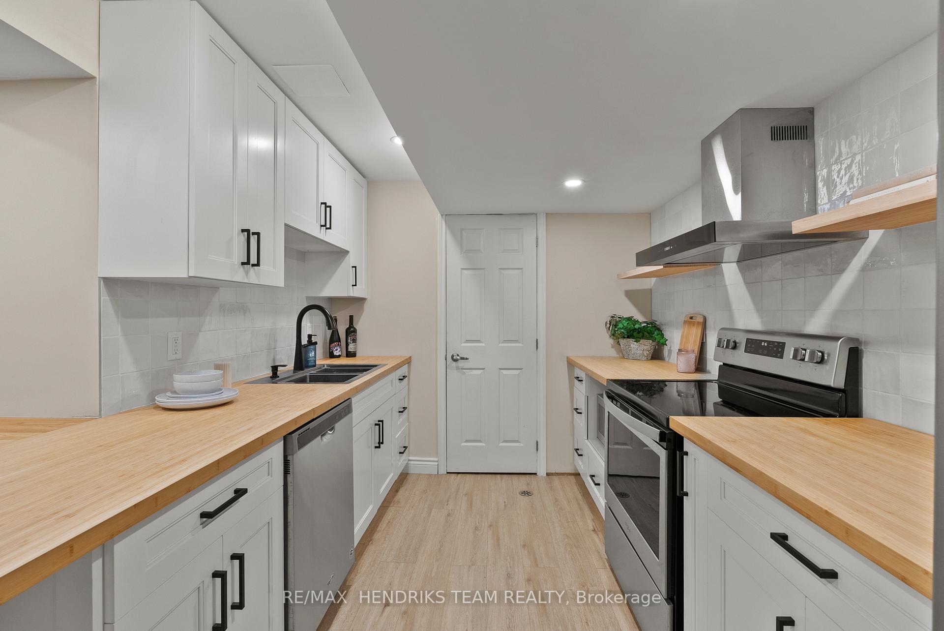Photo 35 of 8087 Beaver Glen Drive, Niagara Falls, Ascot — HOMEH