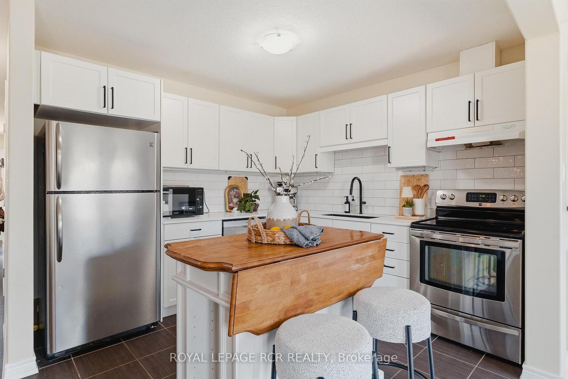Photo 5 of 117 Preston Drive, Orangeville — HOMEH
