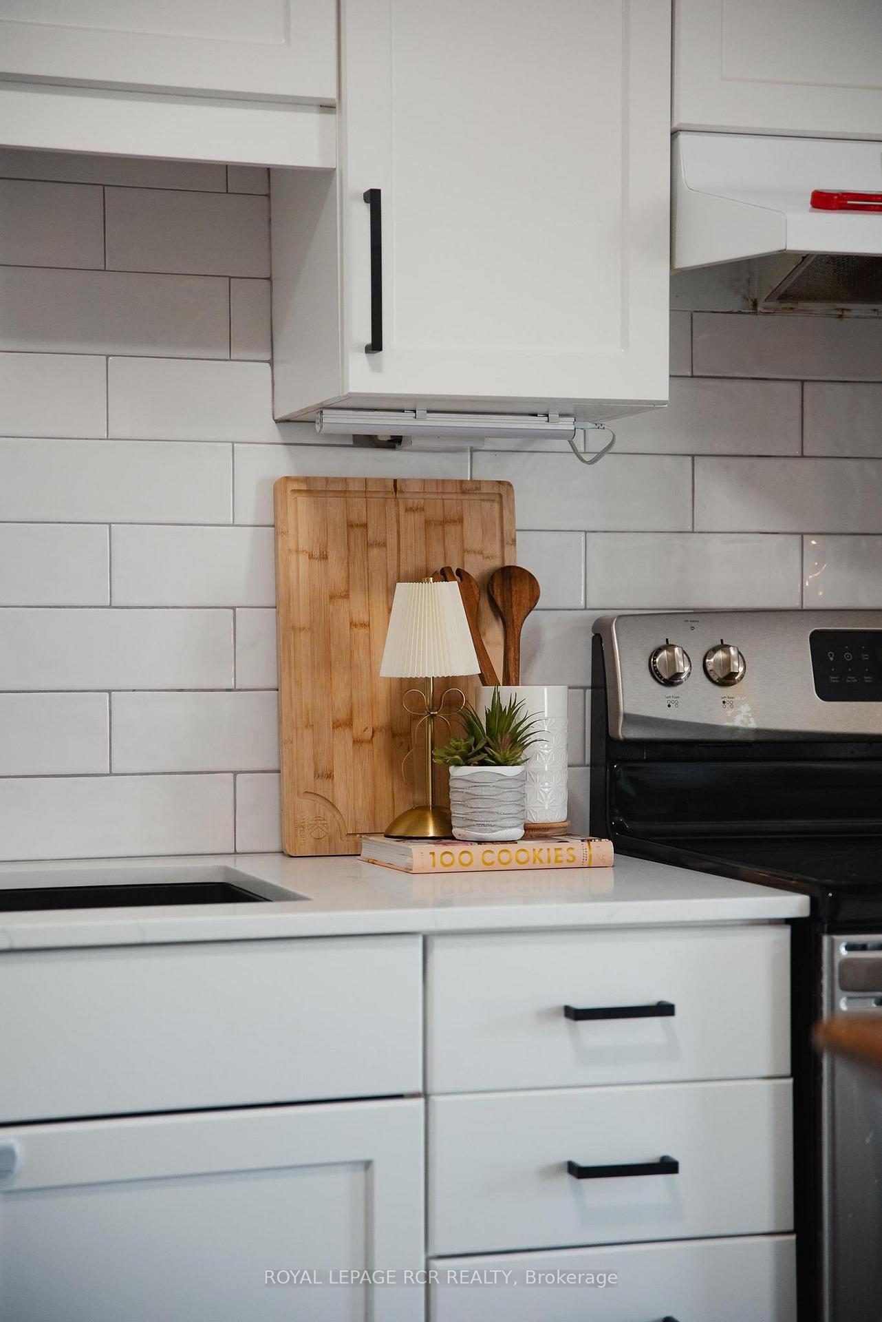 Photo 8 of 117 Preston Drive, Orangeville — HOMEH