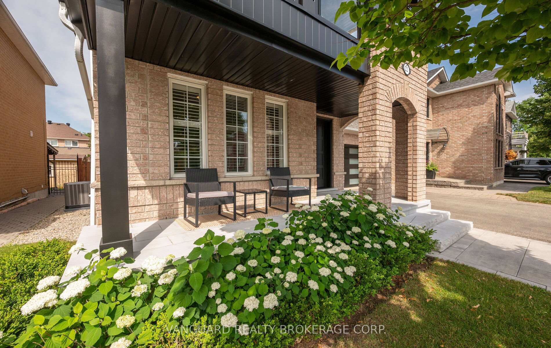 Photo 4 of 22 Monteith Crescent, Vaughan, Maple — HOMEH