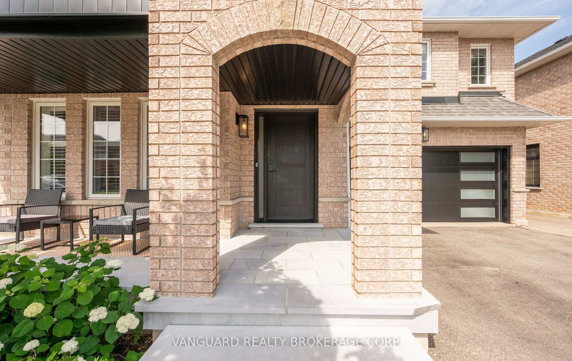 Photo 5 of 22 Monteith Crescent, Vaughan, Maple — HOMEH