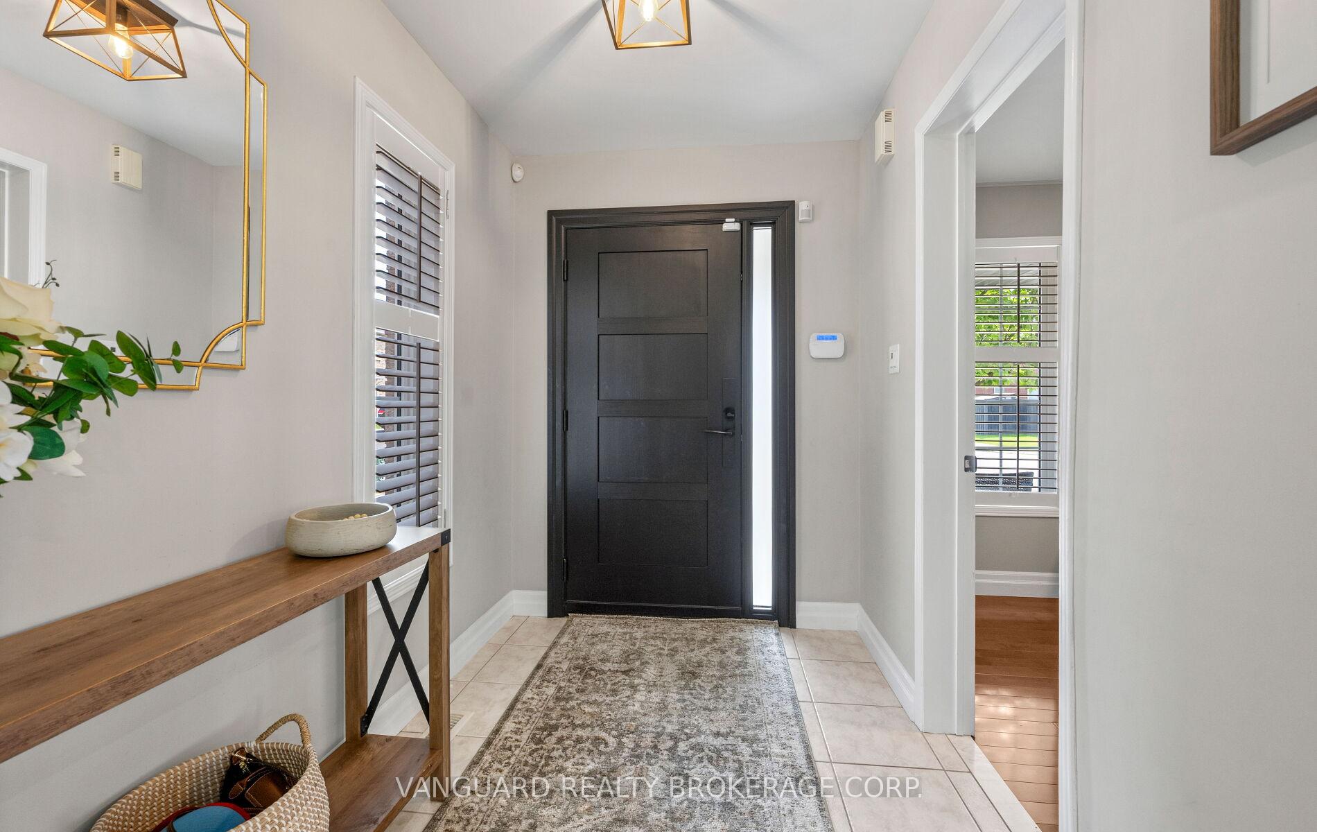 Photo 6 of 22 Monteith Crescent, Vaughan, Maple — HOMEH