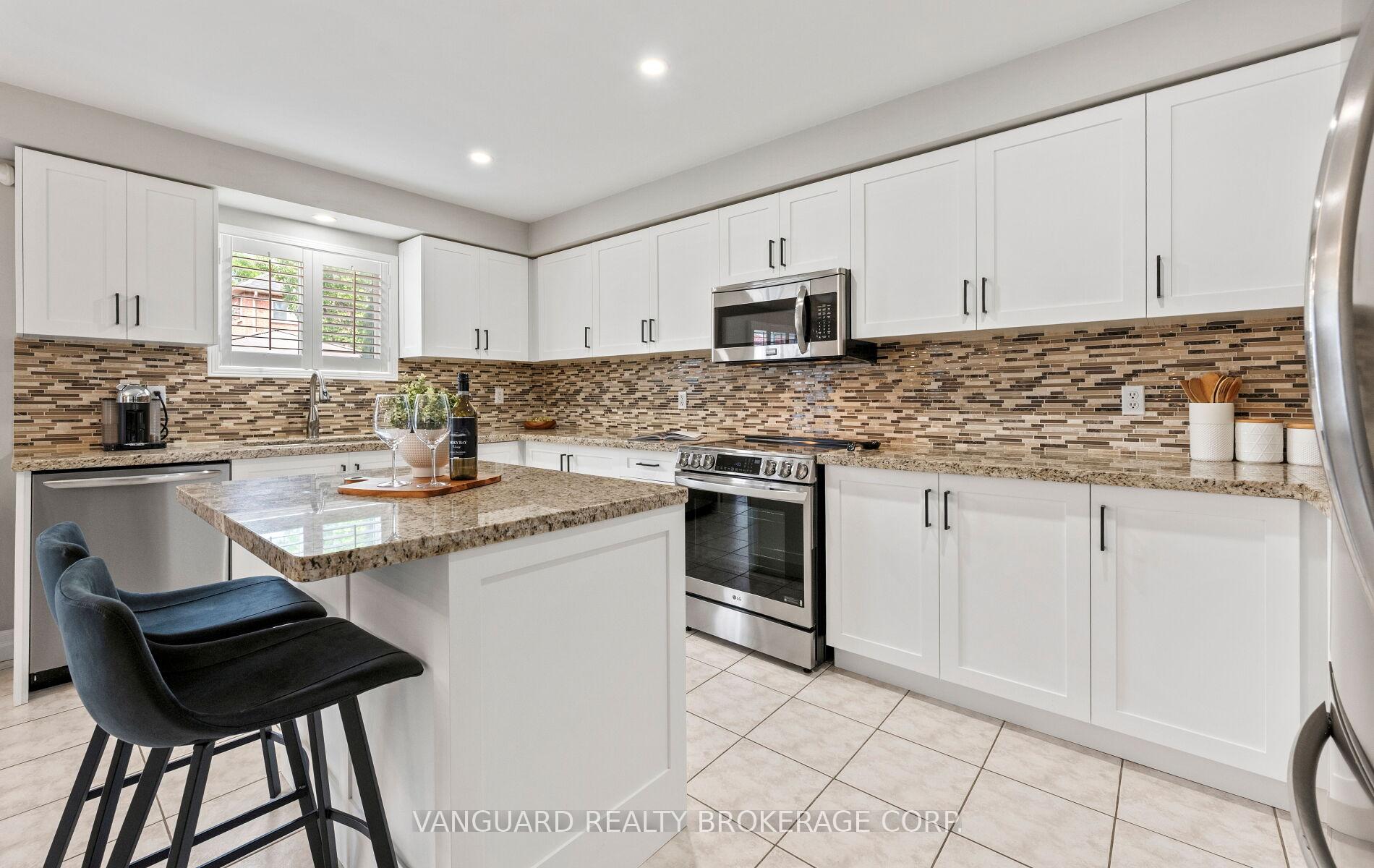 Photo 21 of 22 Monteith Crescent, Vaughan, Maple — HOMEH